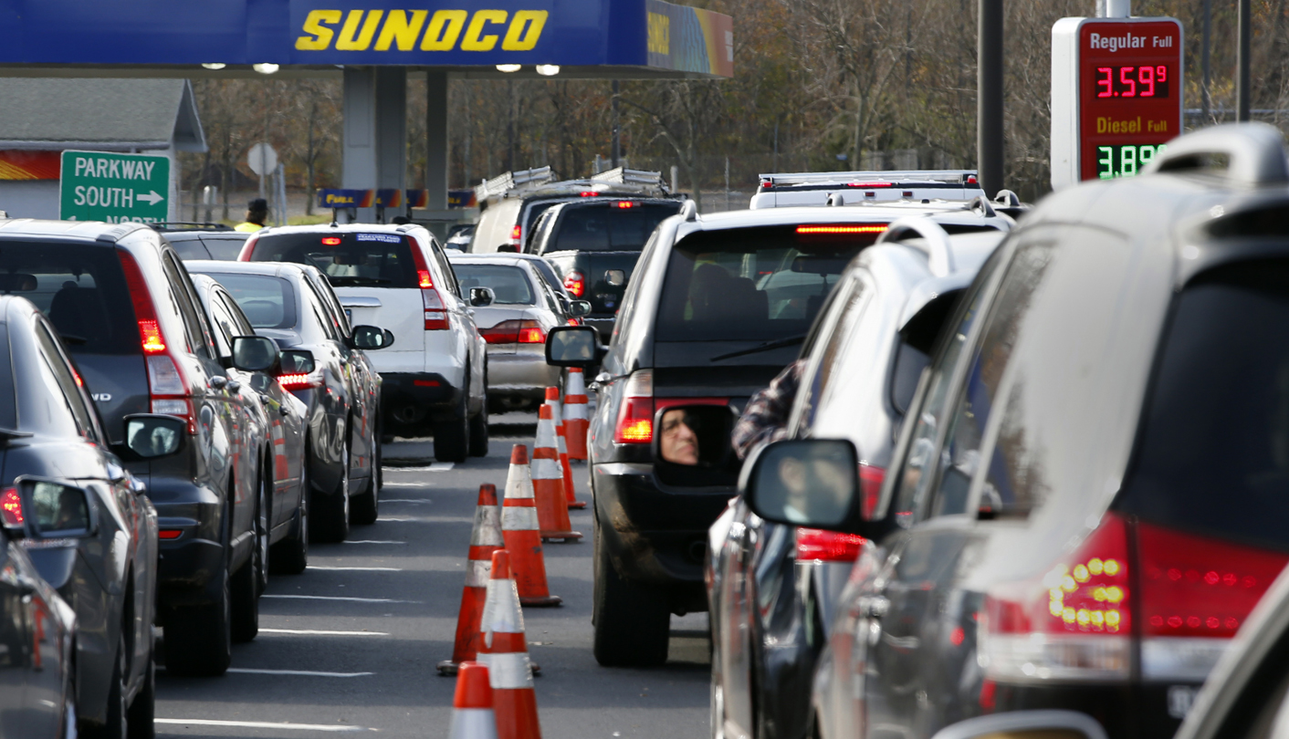 Death toll up, gasoline lines grow in Sandy's wake