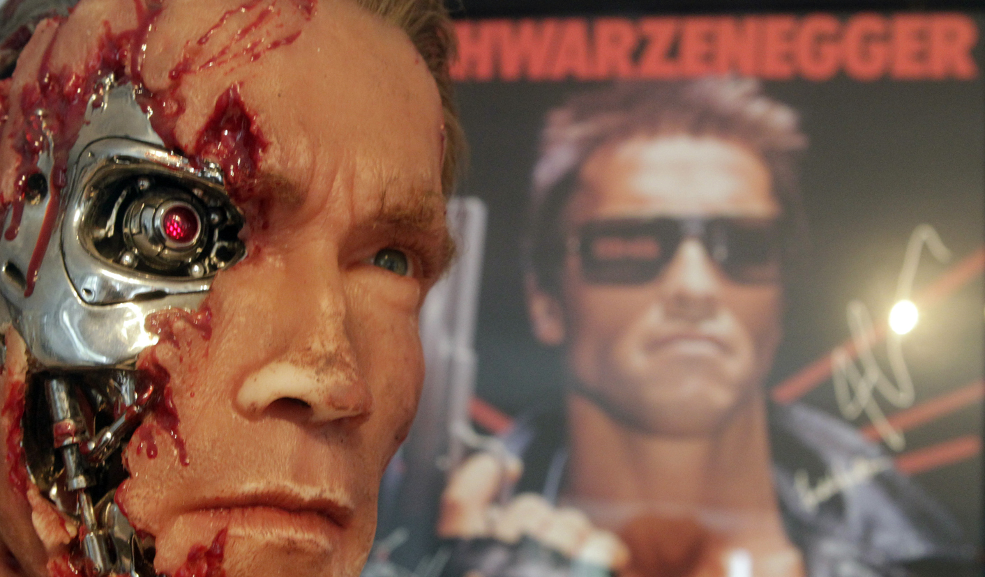 Schwarzenegger says film violence not linked to school shooting