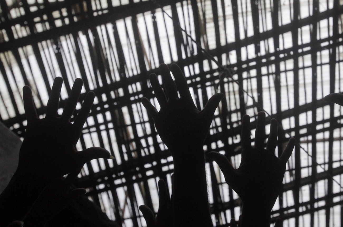 Government surprises by scrapping private prisons