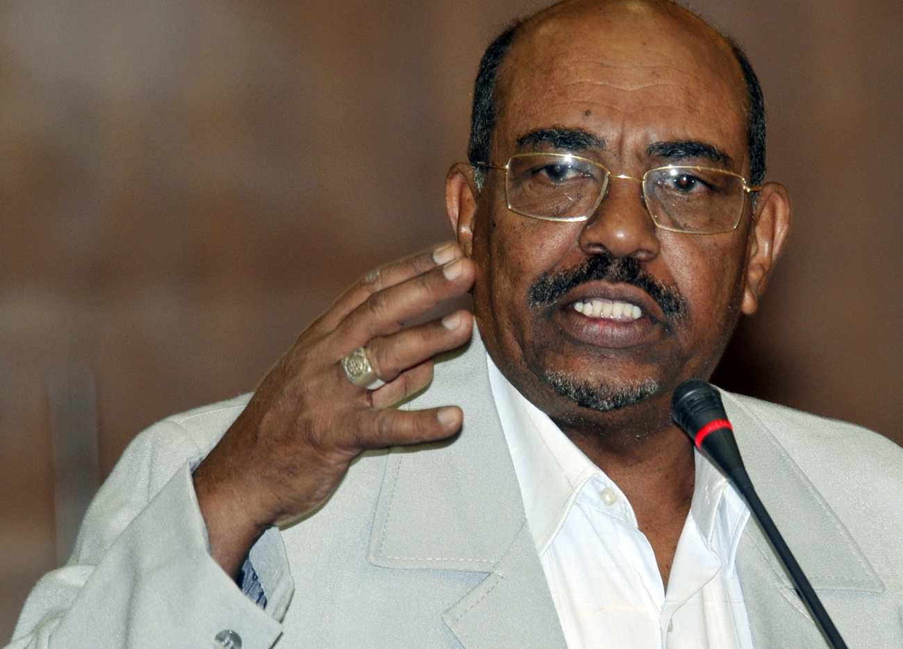 Khartoum bangs the war drums