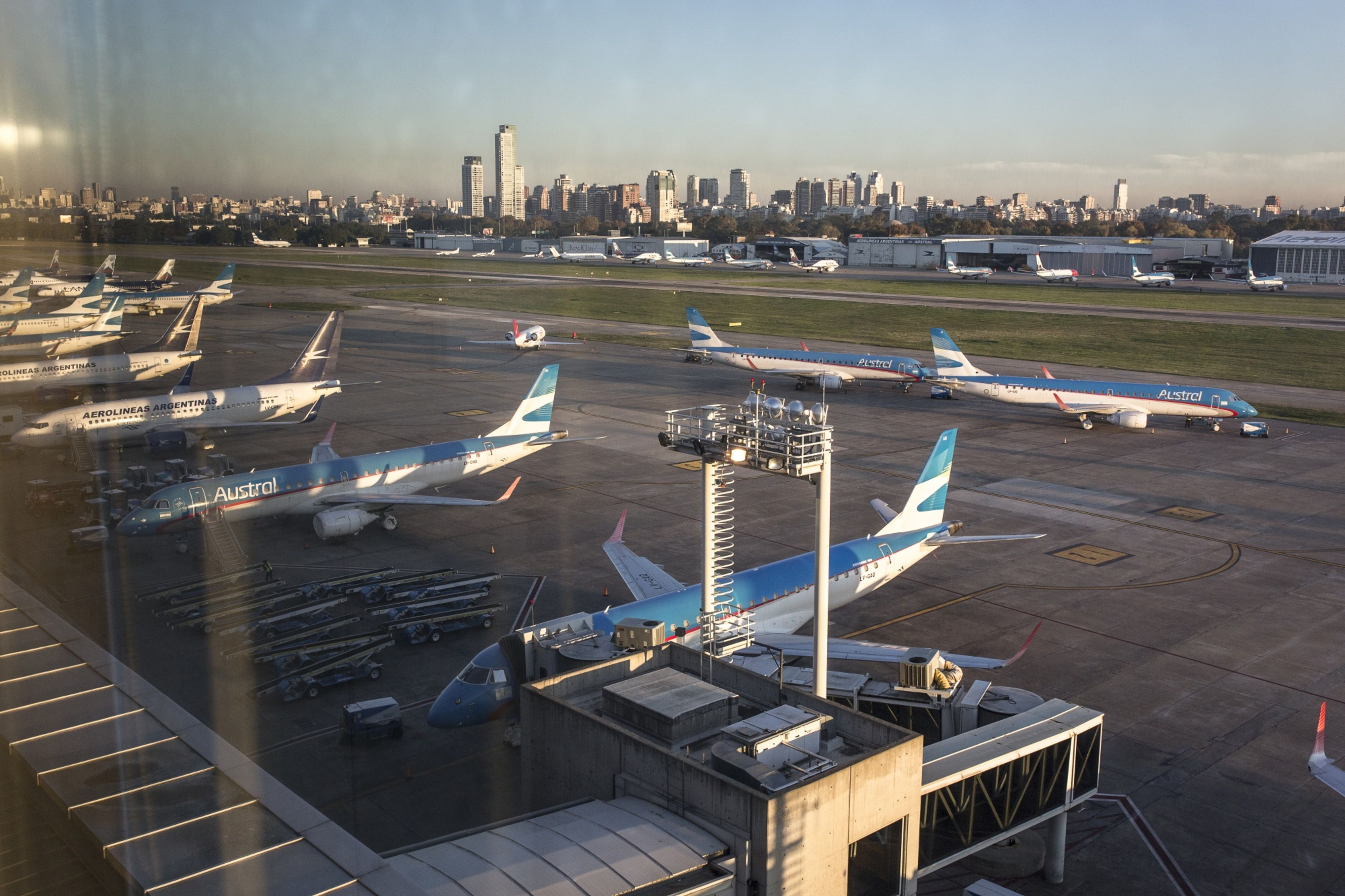 Argentina May Spend Over $880 Million to Prop Up State Airline