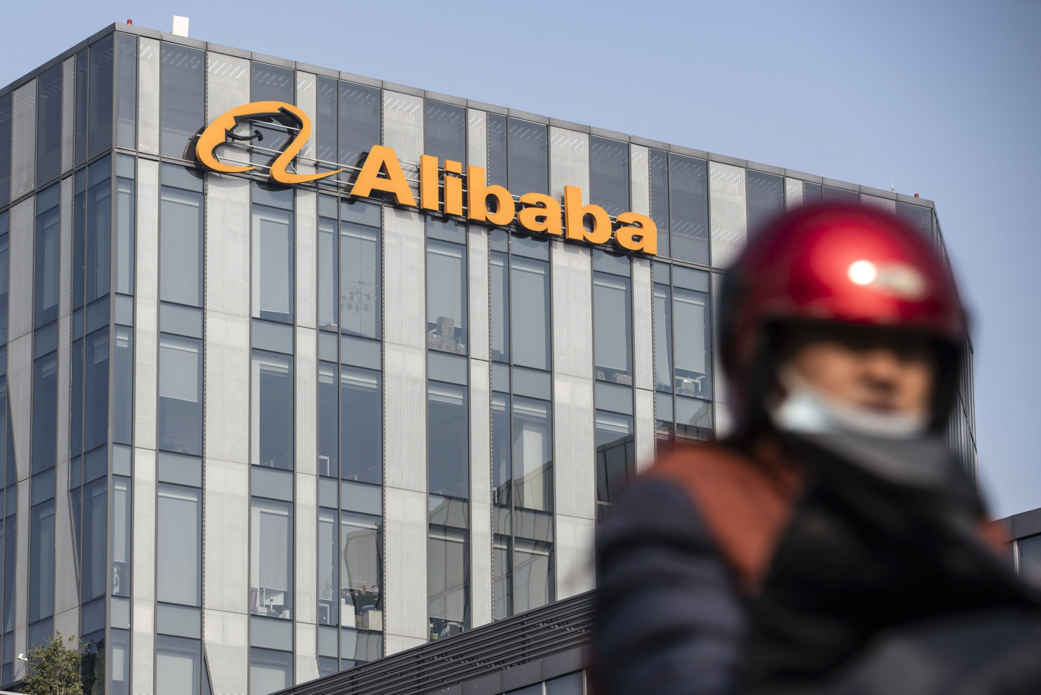 Alibaba, Tencent Shares Drop as U.S. Weighs Investment Ban