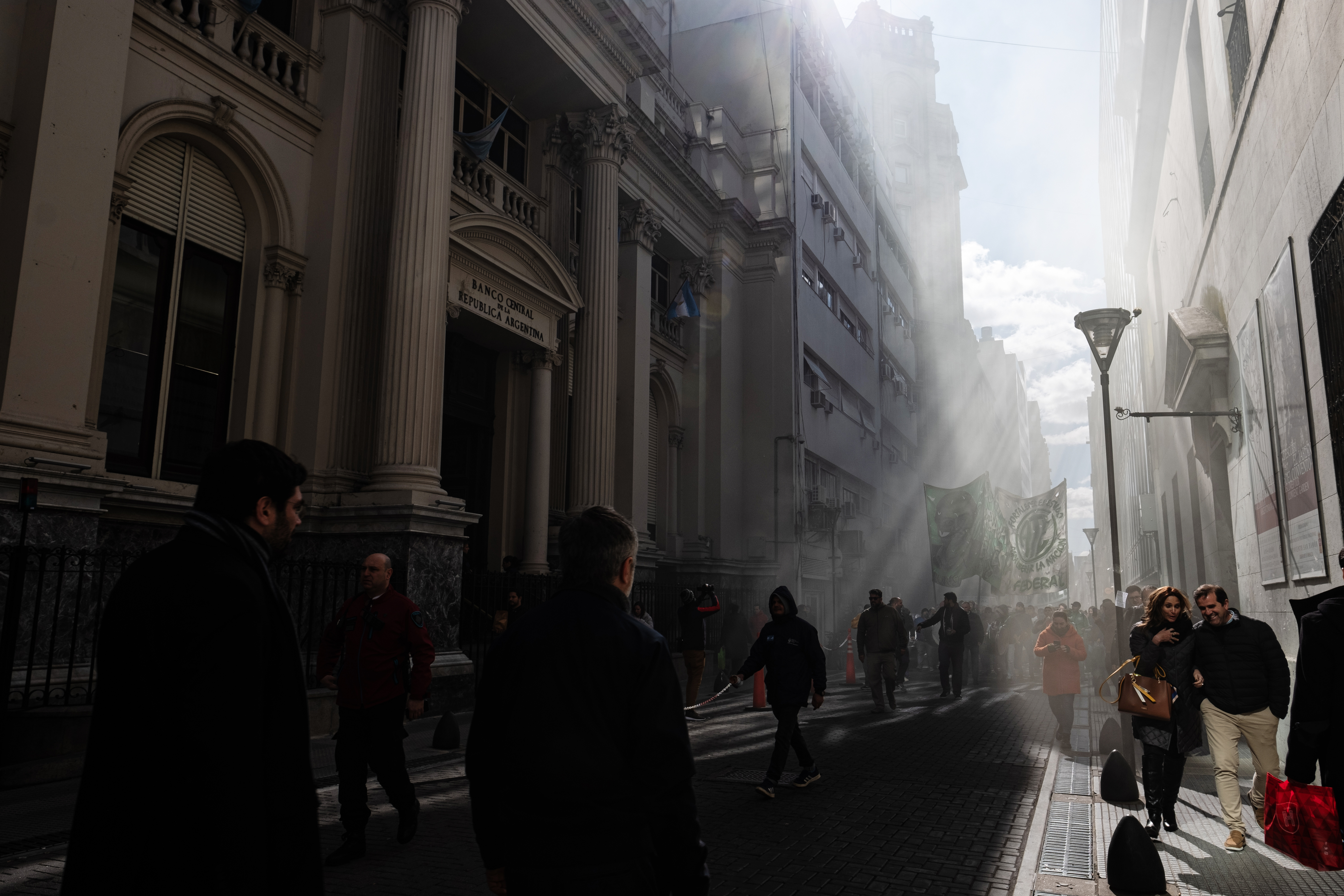 Fears of Argentina Default Loom Large as Traders Dump Everything