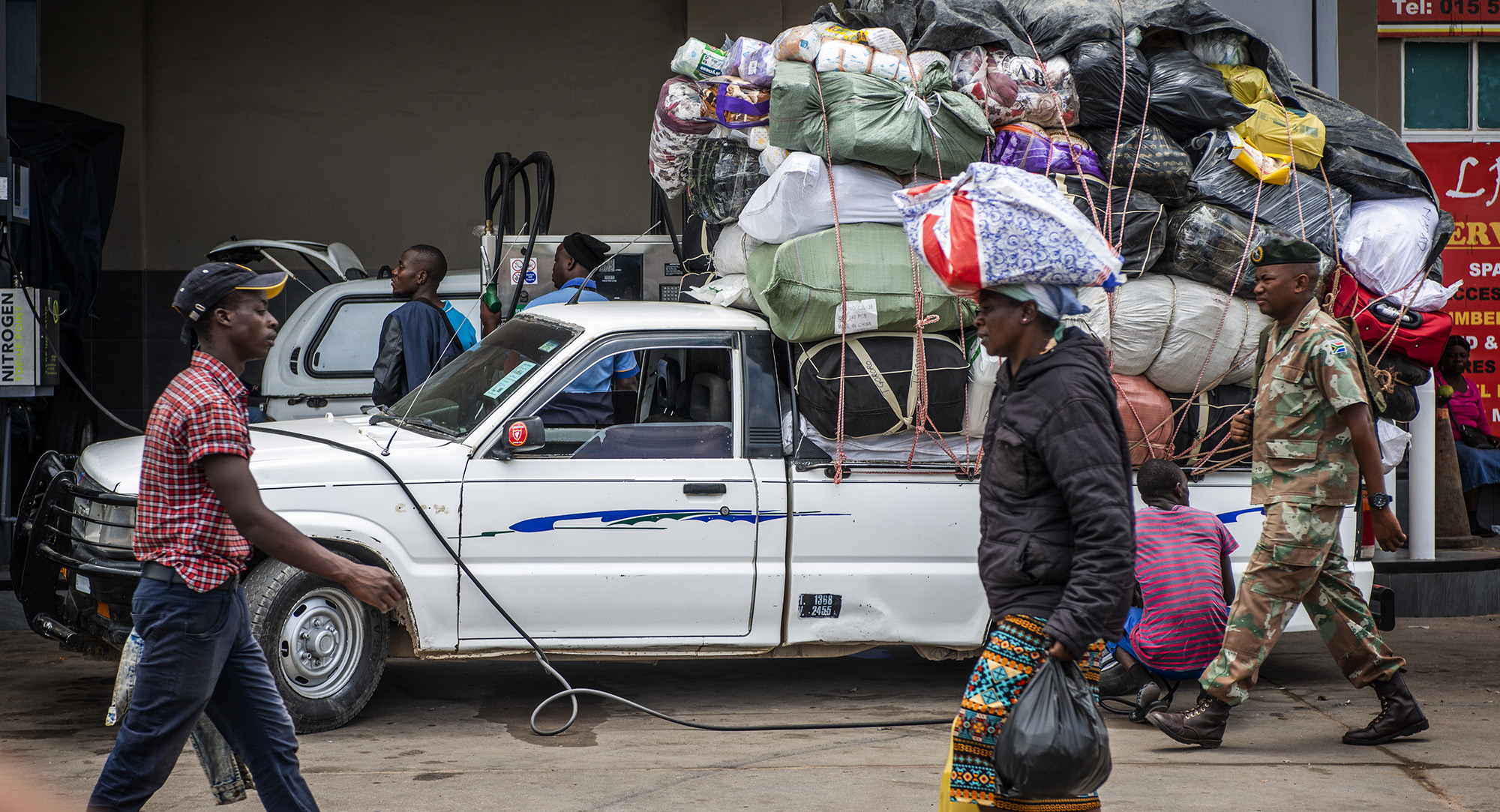 Cross-Border Runners Brave Borders With Bribery in Zimbabwe