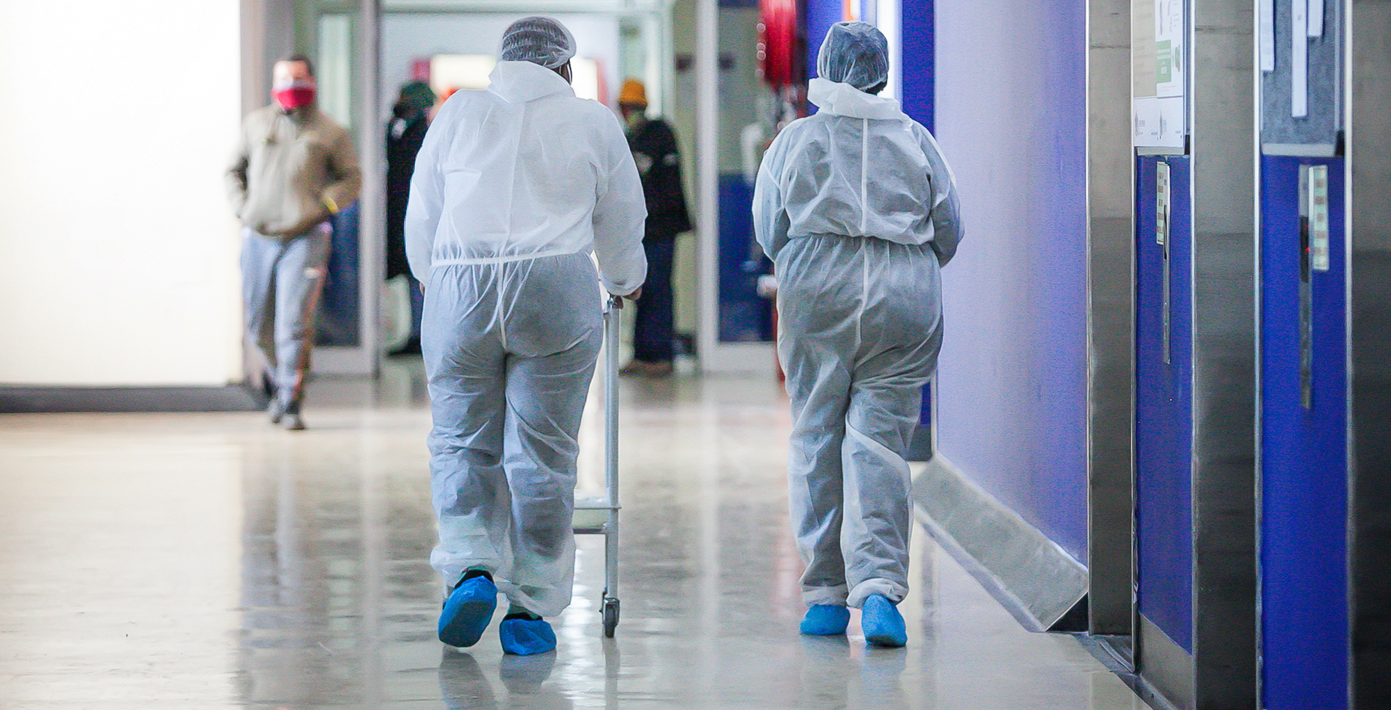 More nations halt Astra shot; South Africa reports 95 deaths