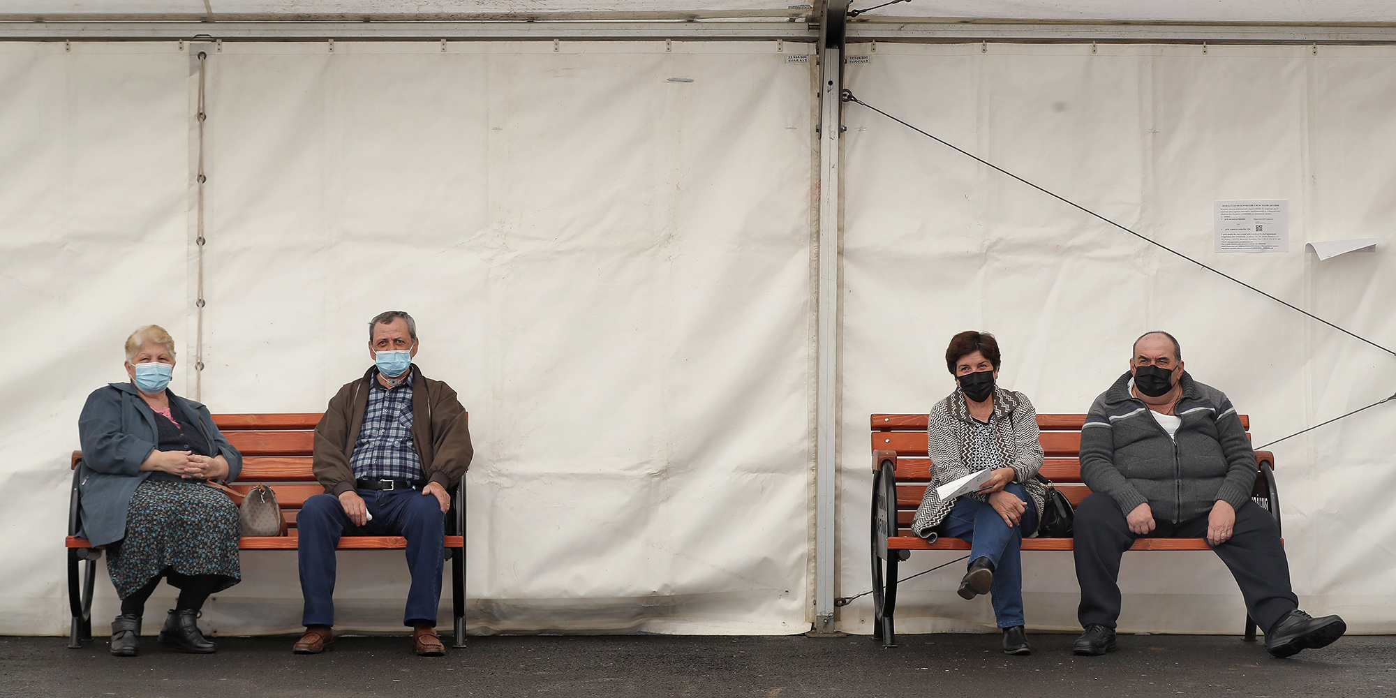 Bloomberg-Global-Update21/4 option 1