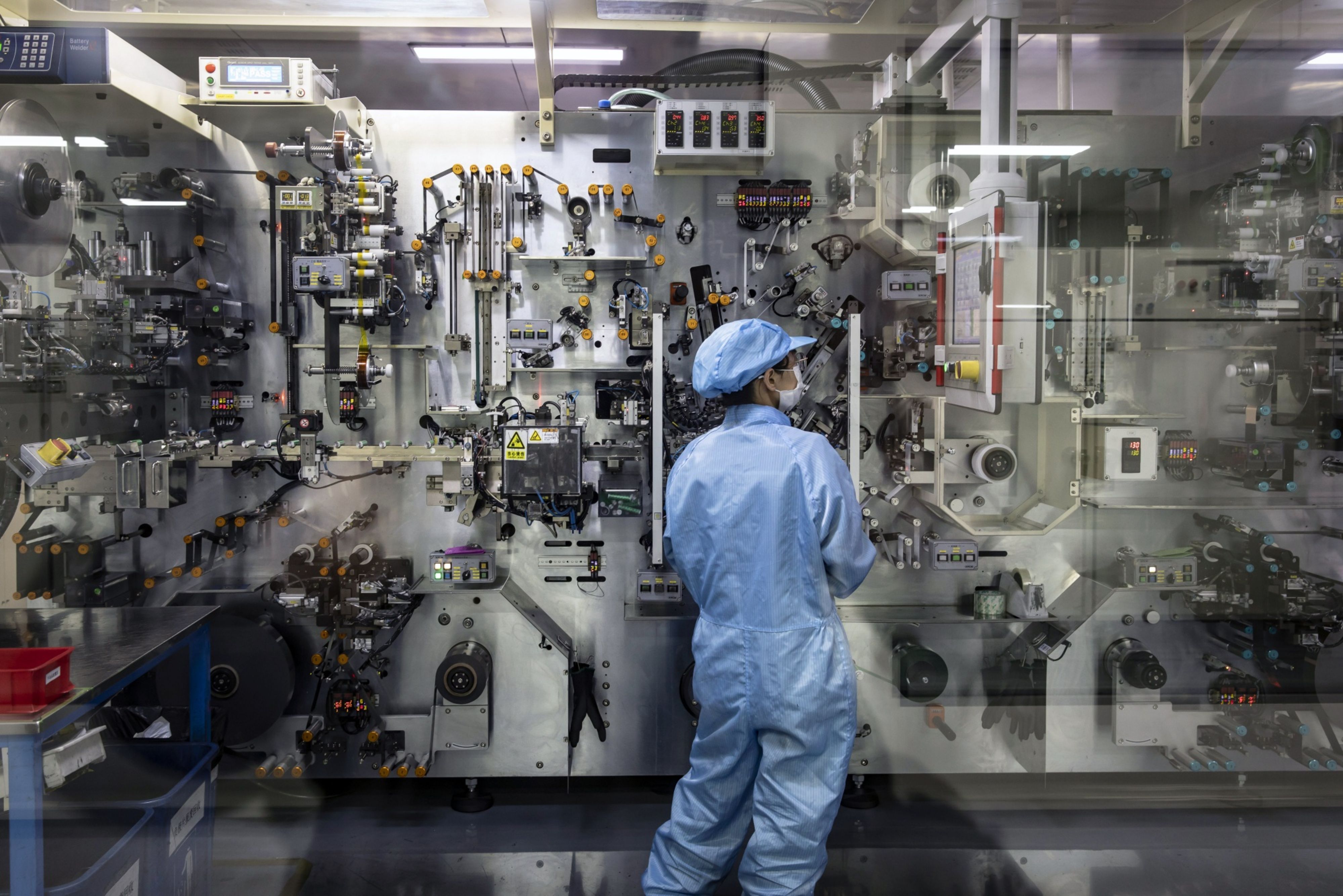 Chinas Economy Soars by Record a Year After Pandemic Slump