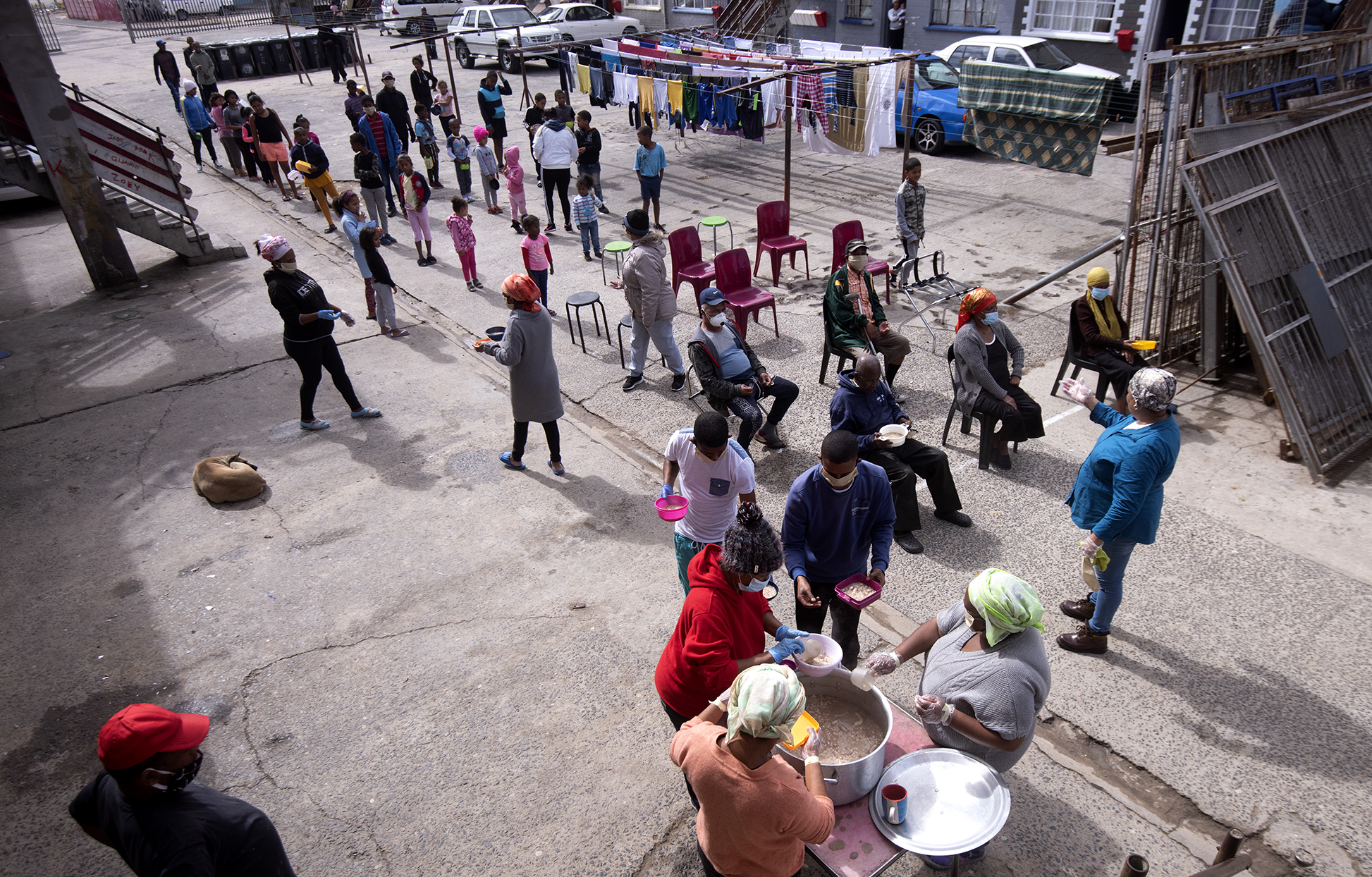 Lockdown heroes feed the elderly and children in Lavender Hill