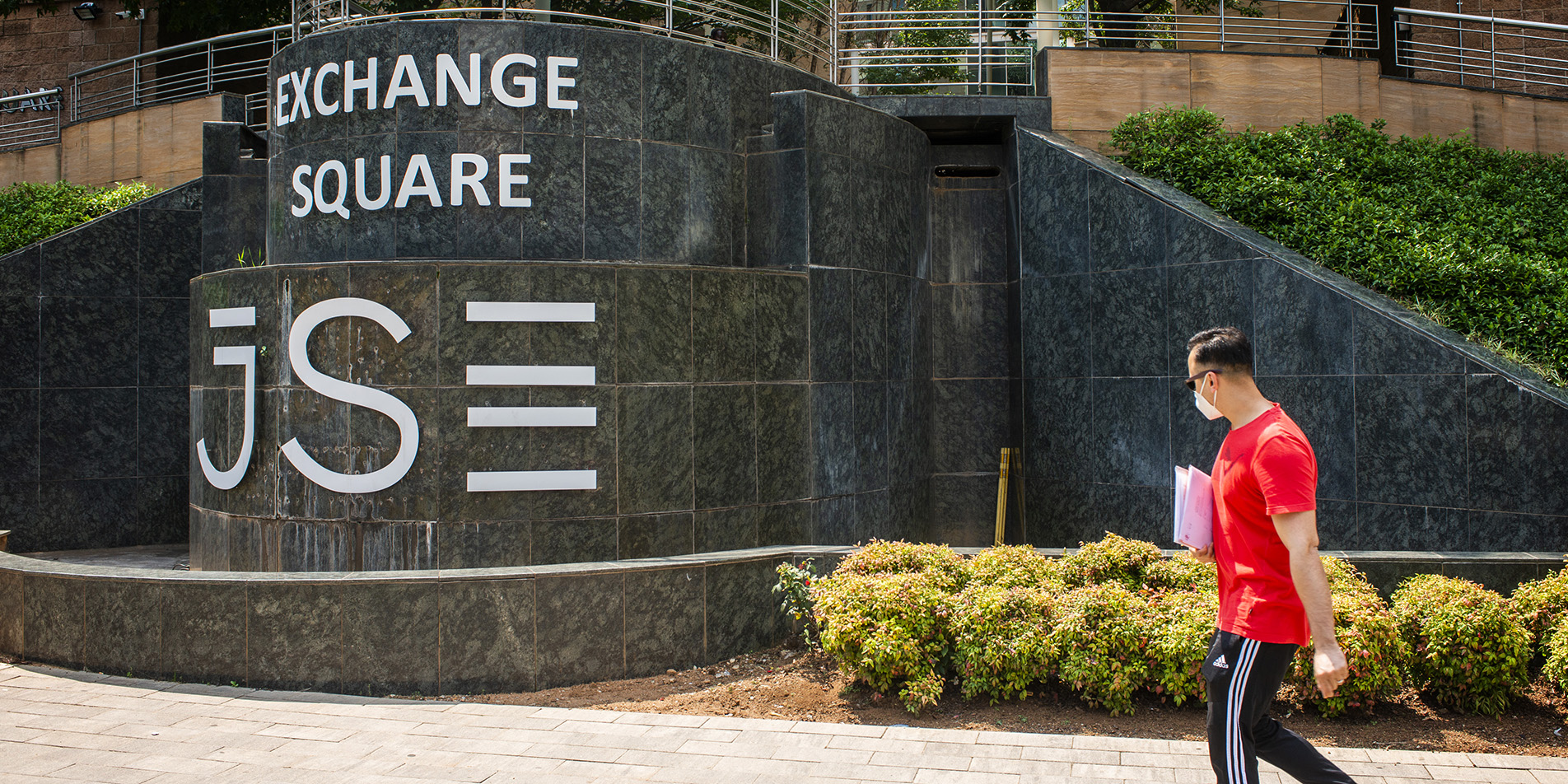 Easy ways for average investor newbies to get a toehold in the stock market