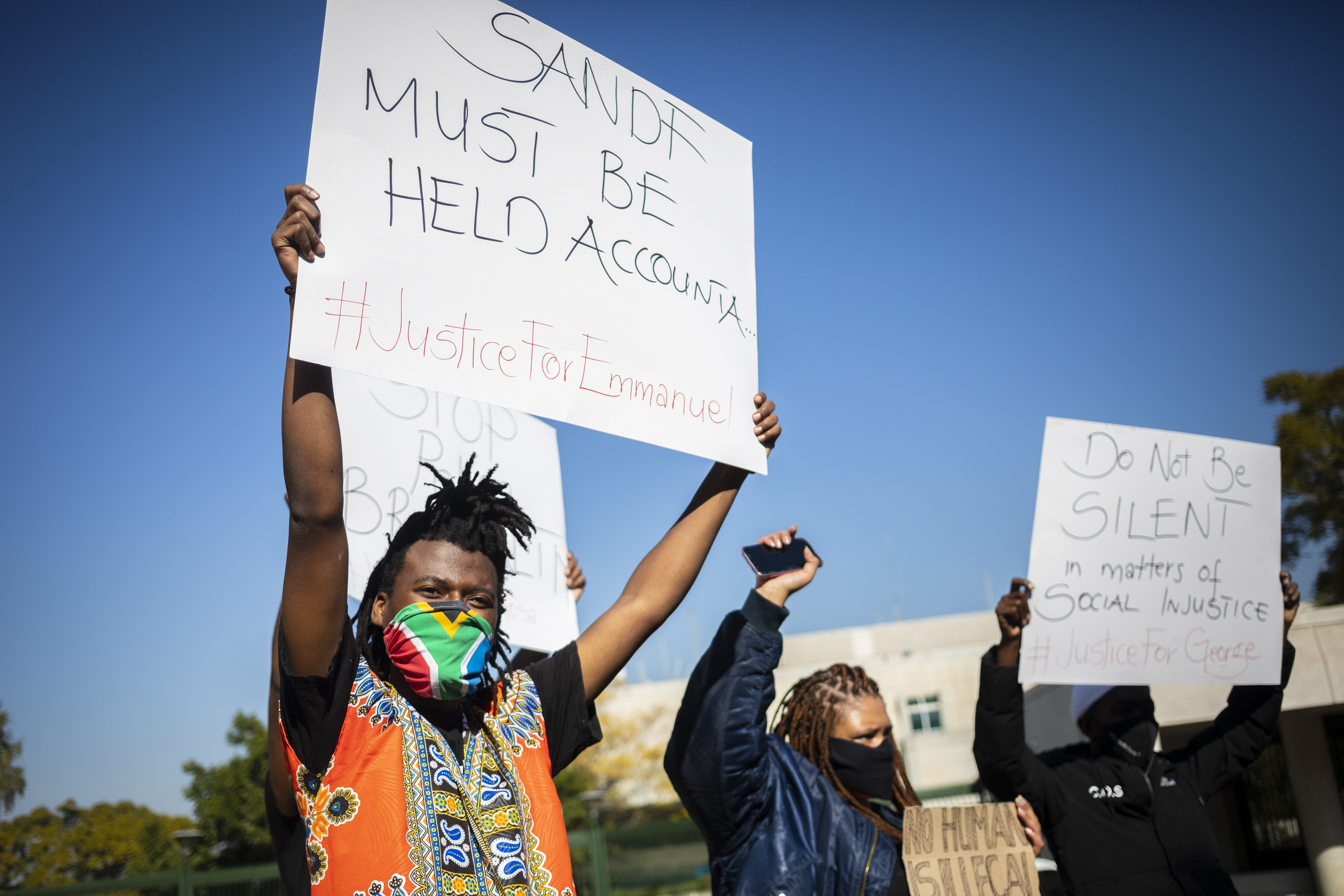 Government secures deal on private sector beds, police officer reports for duty despite assault allegations and IPID investigates another lockdown death