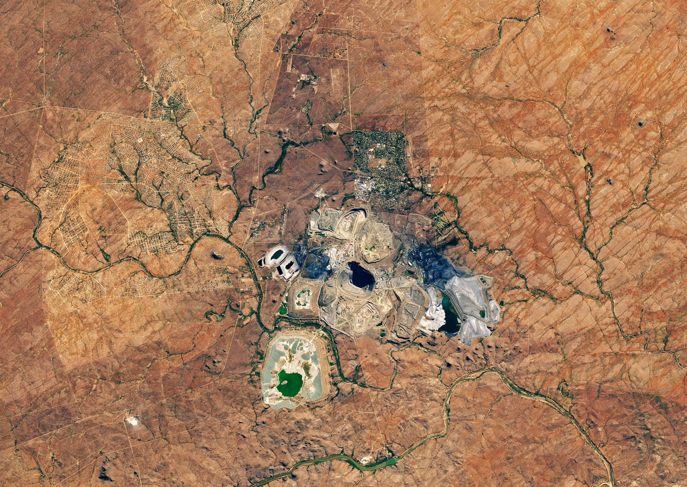 Mines get new guidelines, SARB expected to cut repo rate again and the arts find new ways to survive lockdown