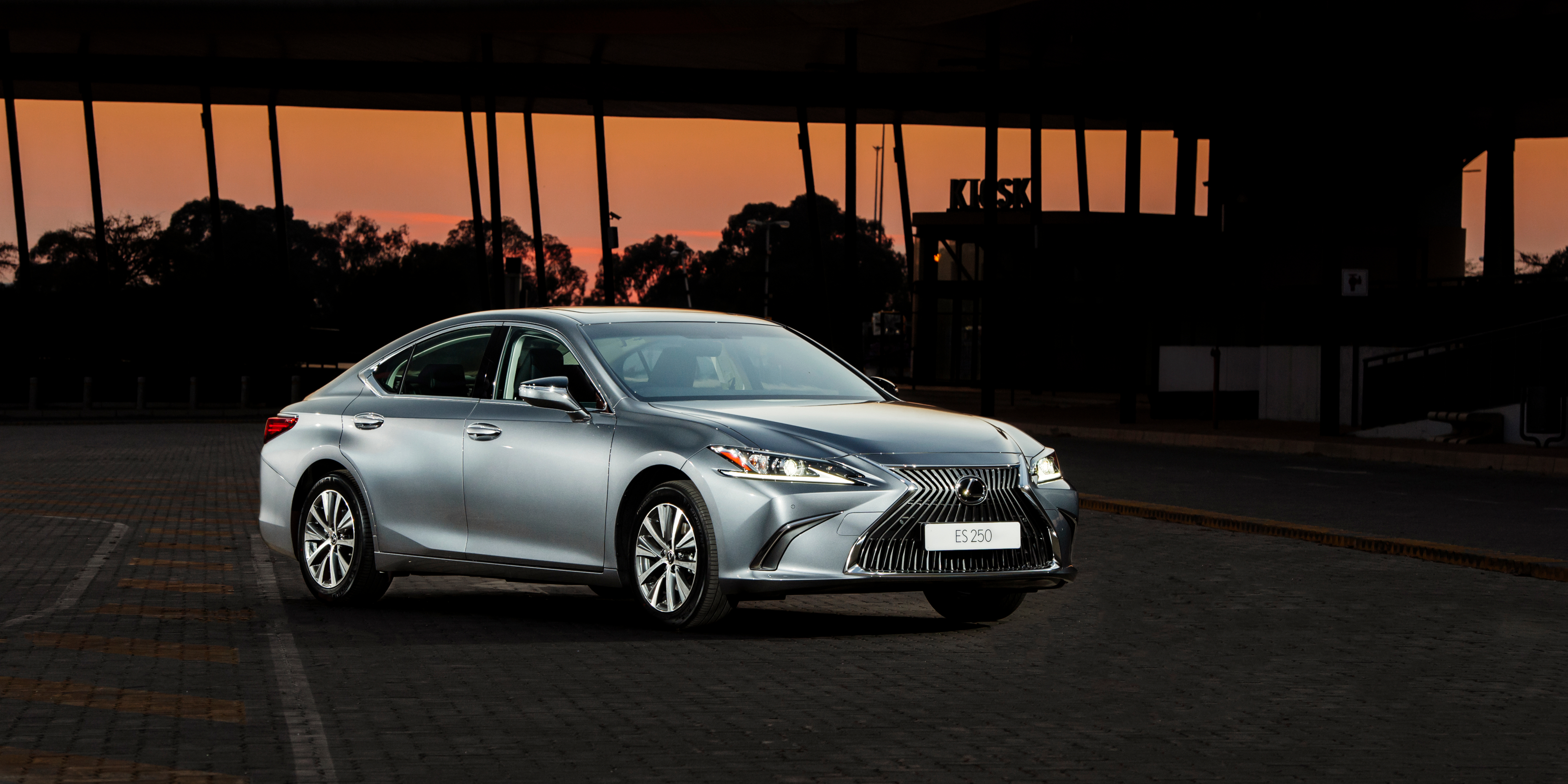 Lexus ES250 EX: Fighting a lost cause