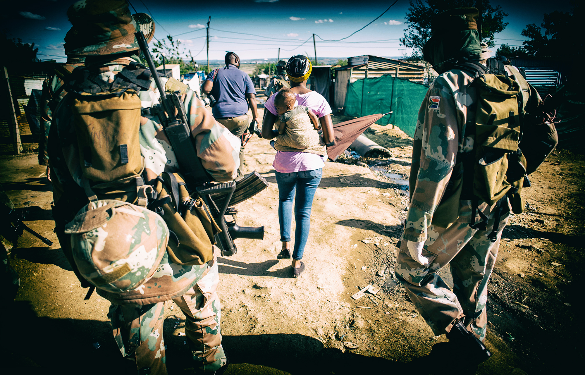 Toward a risk-based strategy for managing the COVID-19 epidemic: A modelling analysis