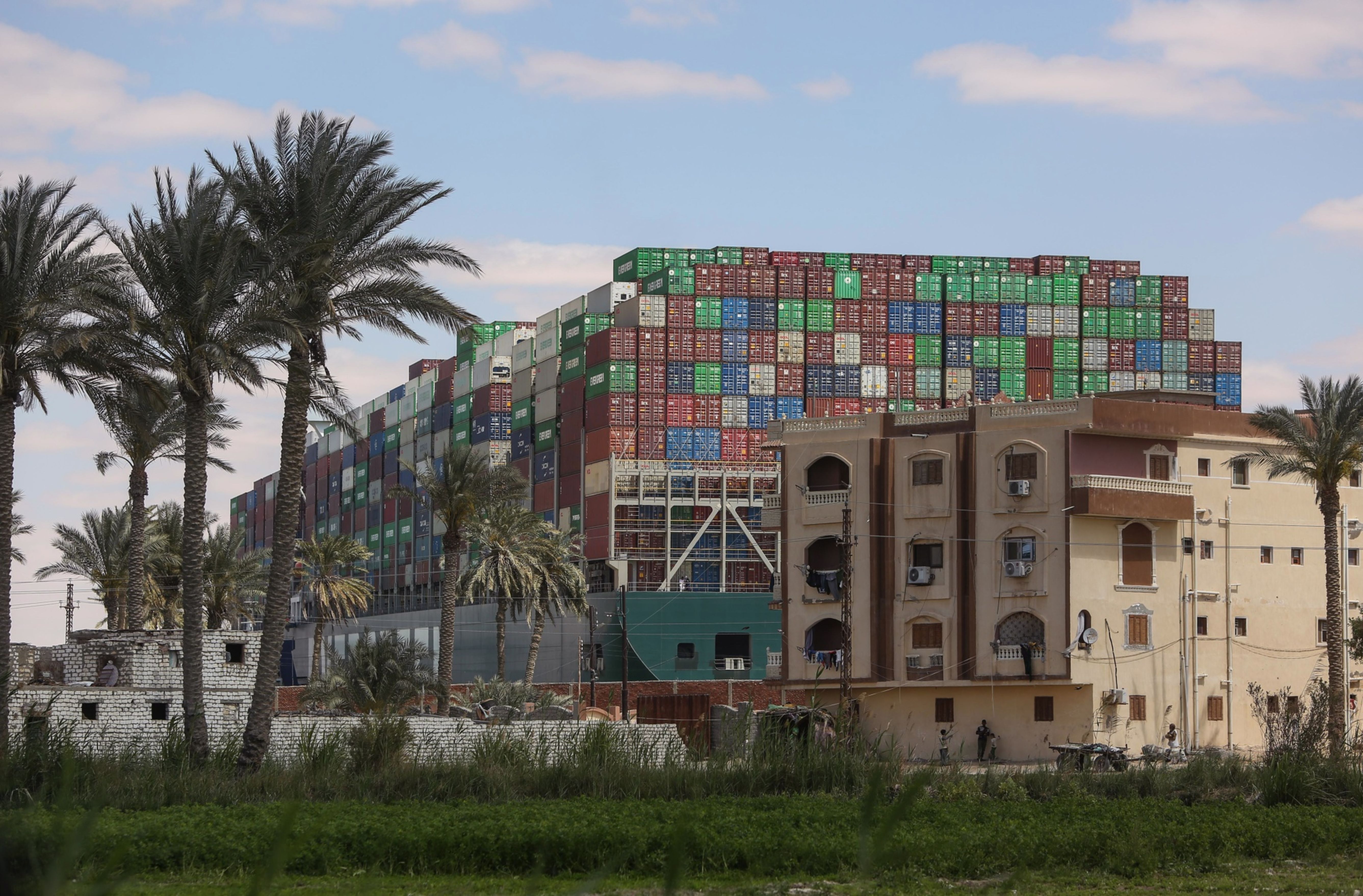 Salvage Mission Heads for Critical Moment: Suez Update