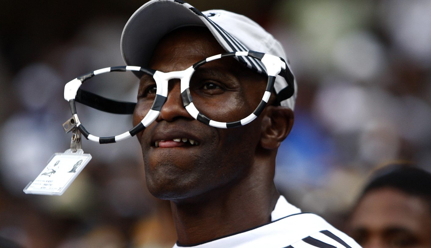 Orlando Pirates win after surviving bizarre red card