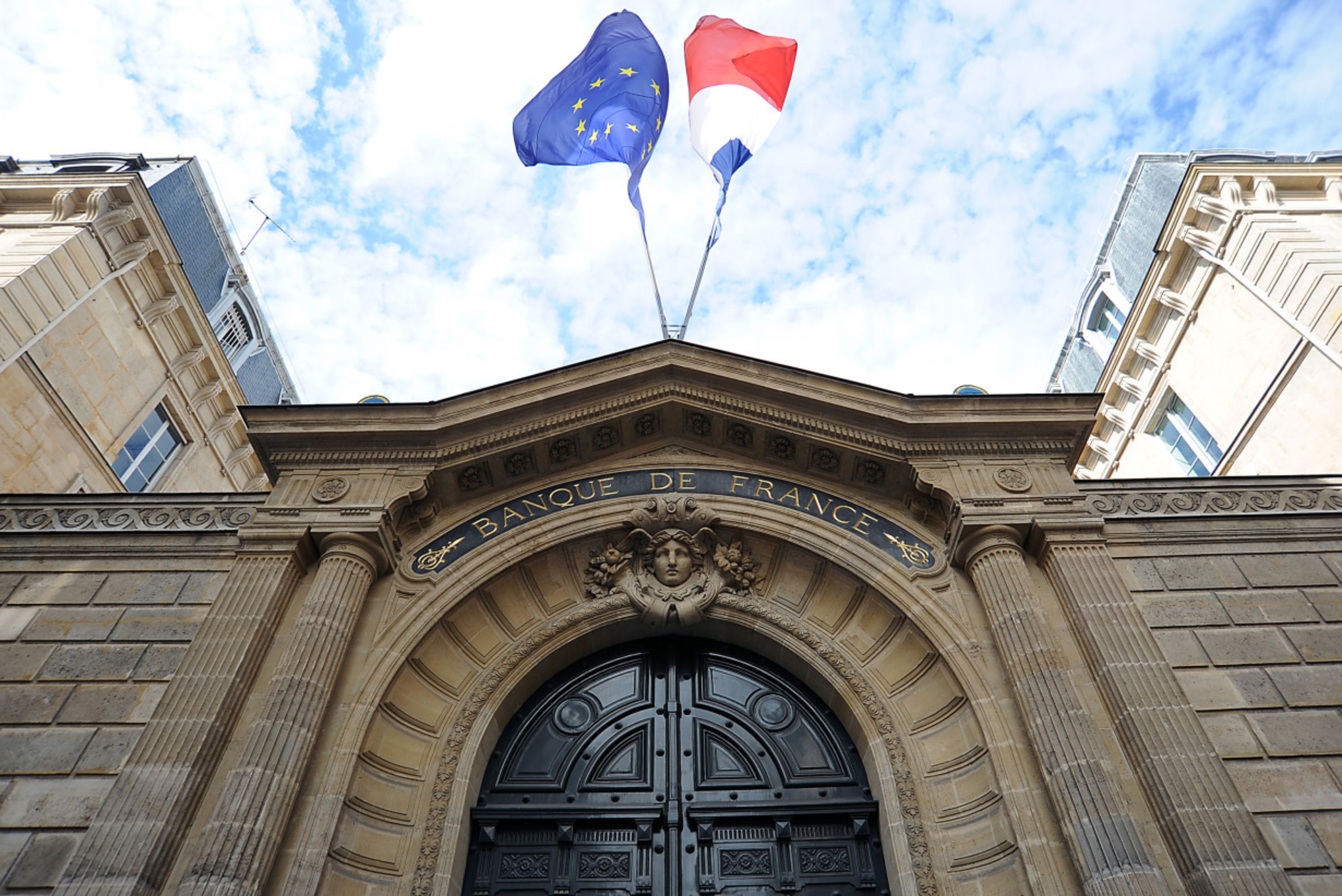 French Economy Stabilizes at 5% Below Pre-Pandemic Levels