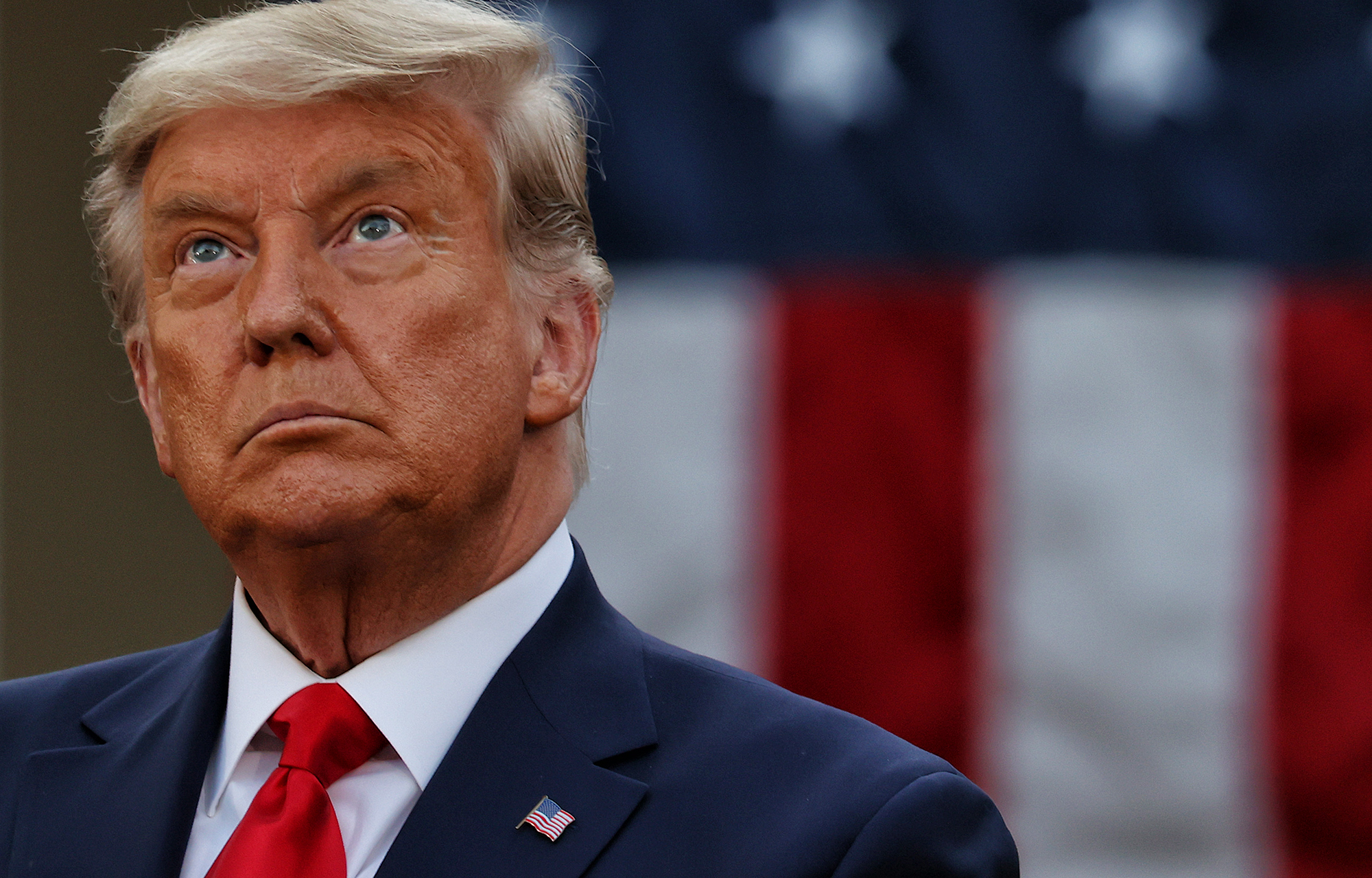 Fading reality TV star bunkers down in unreality of his holodeck