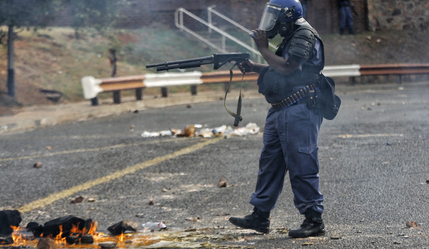 #FeesMustFall: Wits students accuse police of abuse