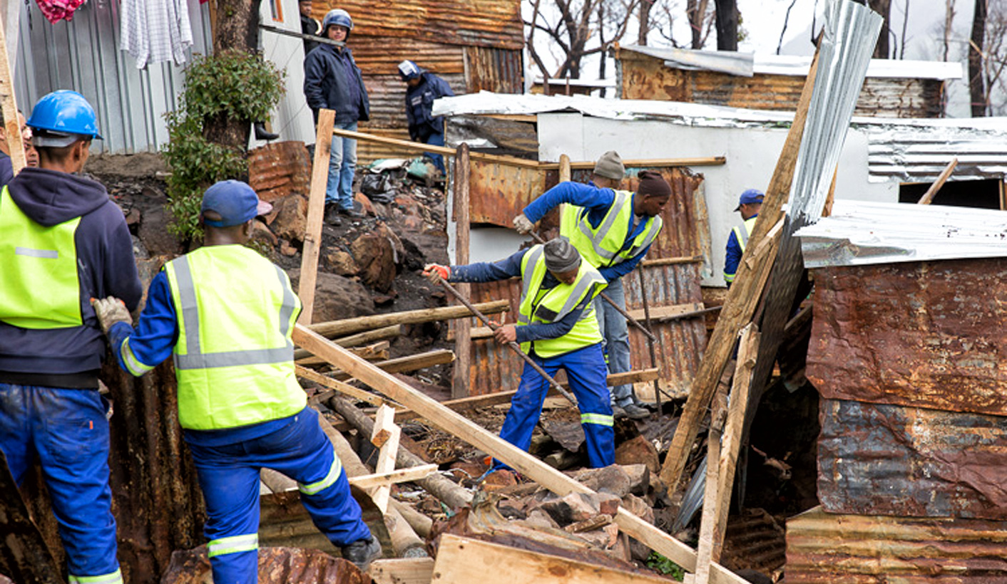 GroundUp: Violence erupts in Hout Bay as City attempts to reblock