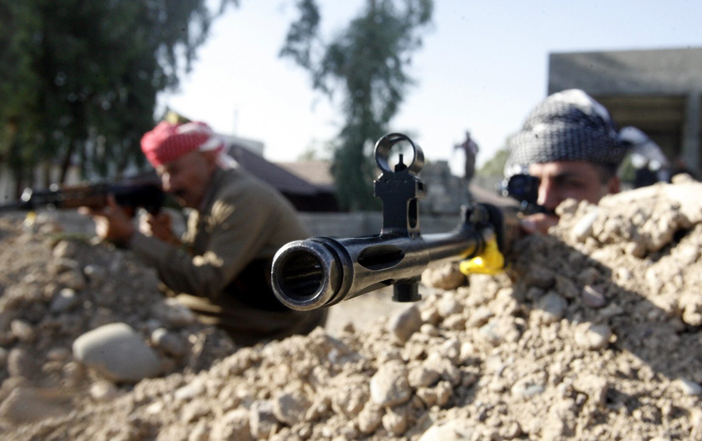 Iraq accuses Islamic State of Yazidi atrocity, US conducts new strikes