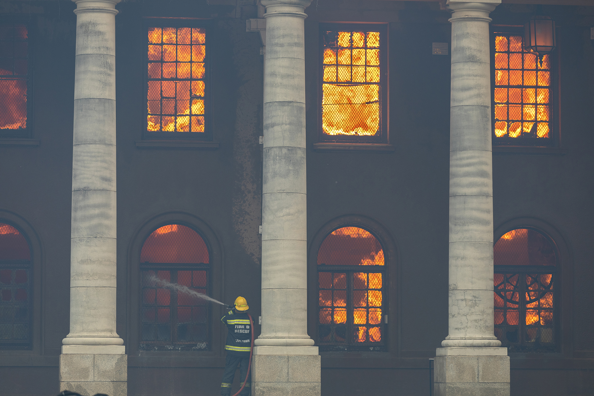 UCT burns: Mountain inferno wreaks havoc in Mother City