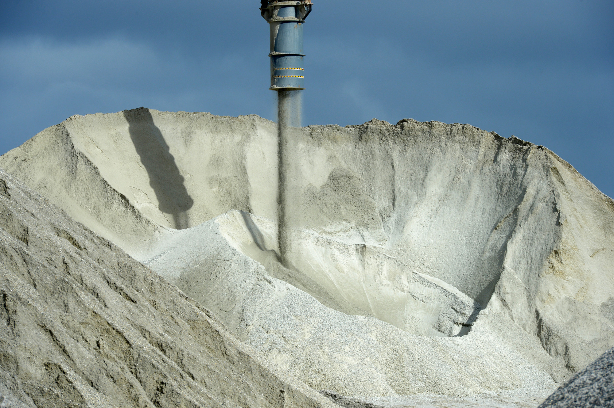 Lithium Firms Take a Near Billion-Dollar Hit as Umicore Warns