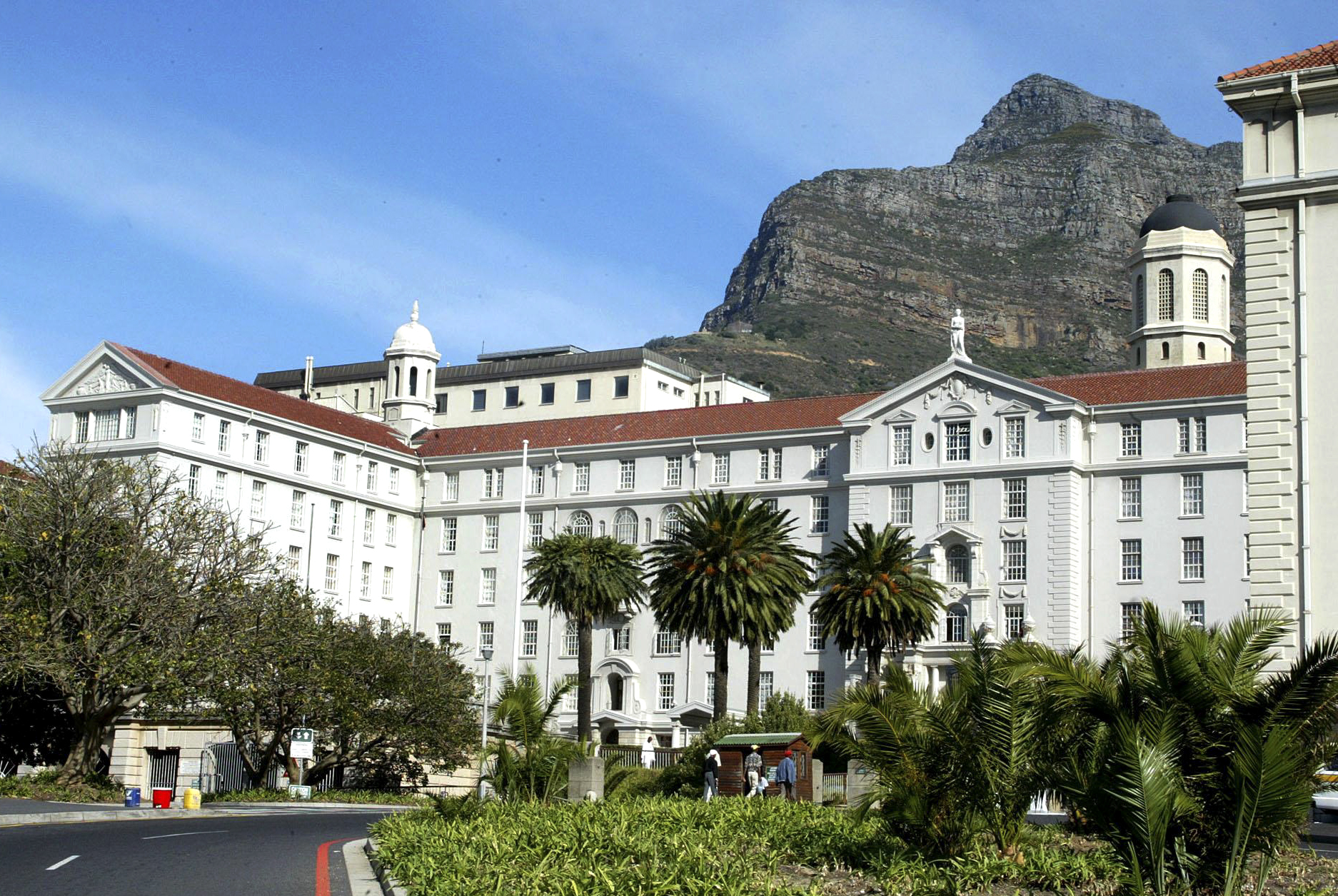 It is urgent to integrate SA’s private and public healthcare systems now