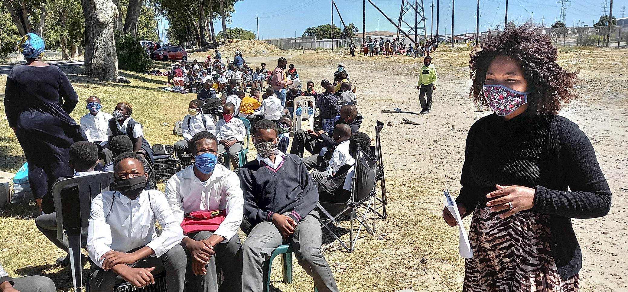 Eerste River: Parents and pupils resort to makeshift school under the trees after WC Education Department lets them down