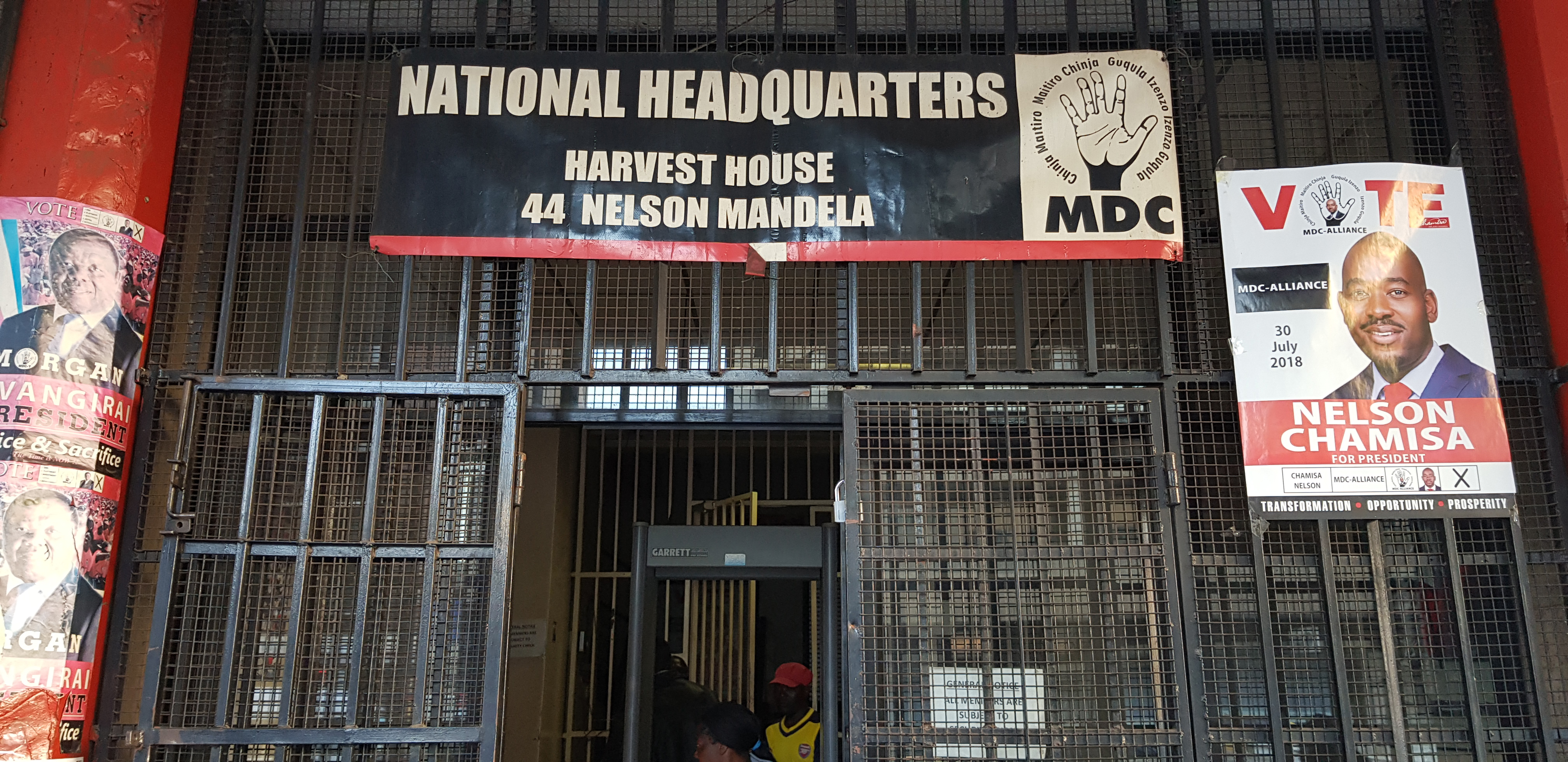 Zimbabwe election suspended after recall of opposition MPs