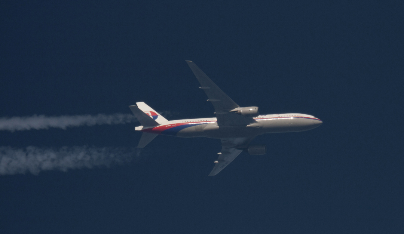Malaysia jet sent 'pings' after going missing, sources say