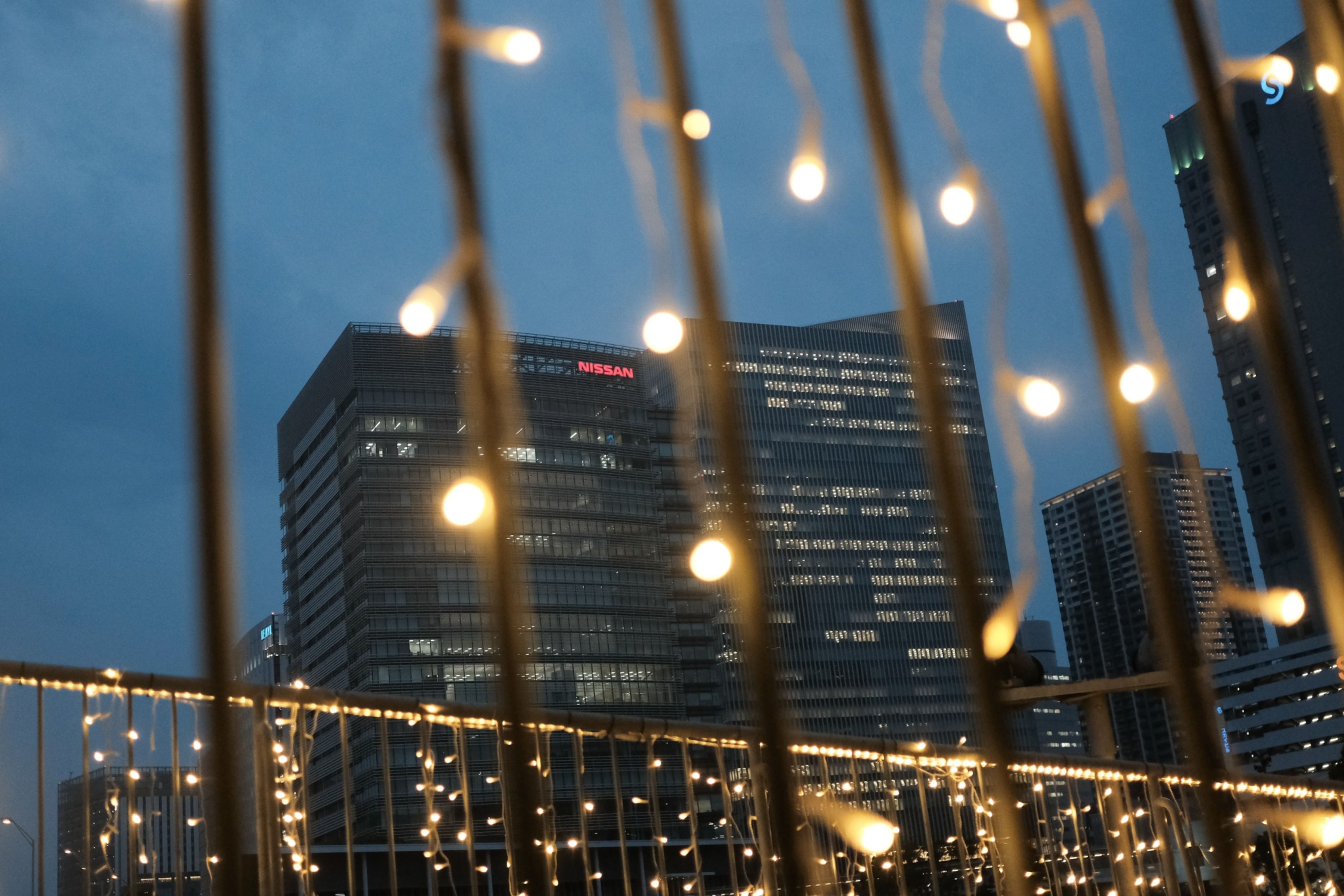 Nissan Shares Fall as Turnaround Spending Leads to Massive Loss