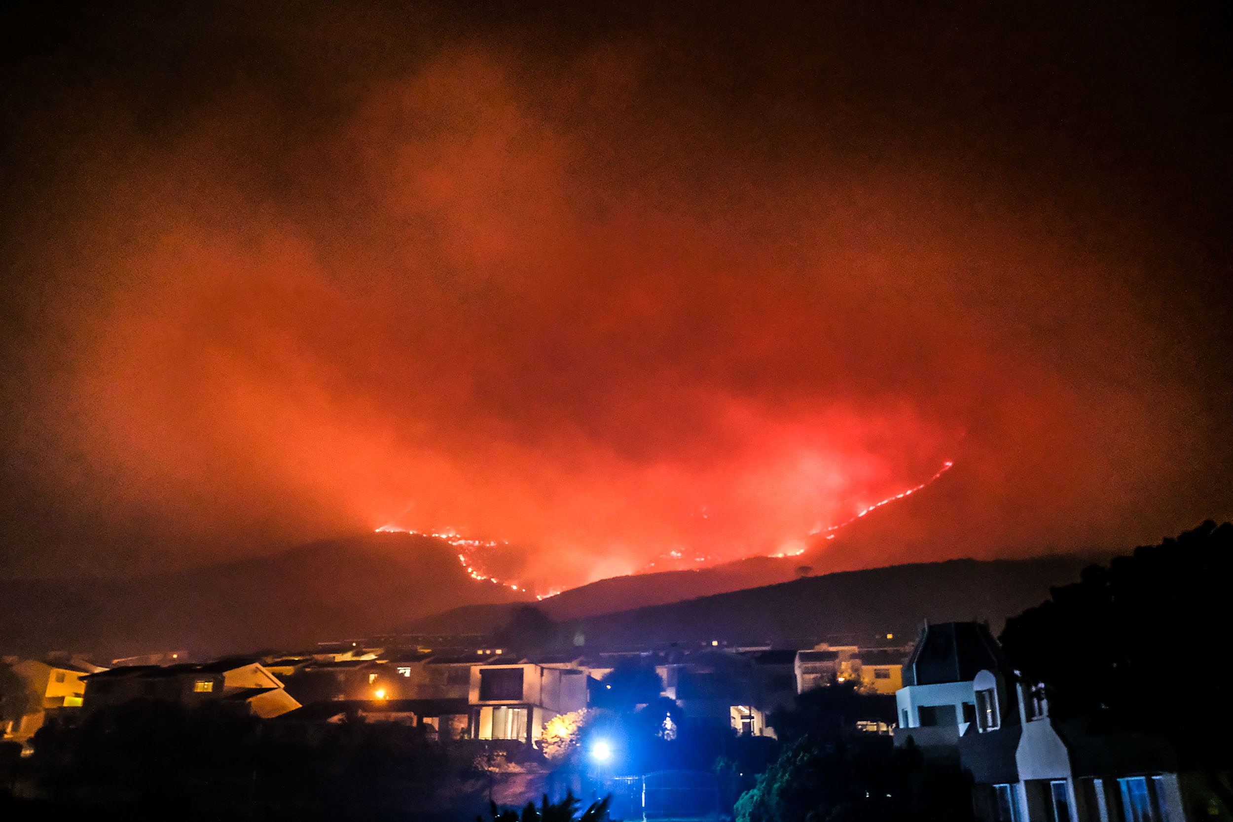 ‘Out-of-control’ blaze moves to Vredehoek, residents evacuated, one suspect arrested