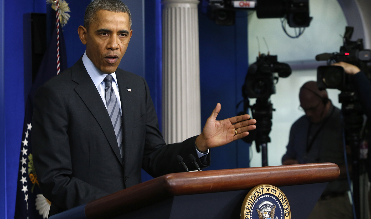 Obama warns on Crimea, orders sanctions over Russian move in Ukraine