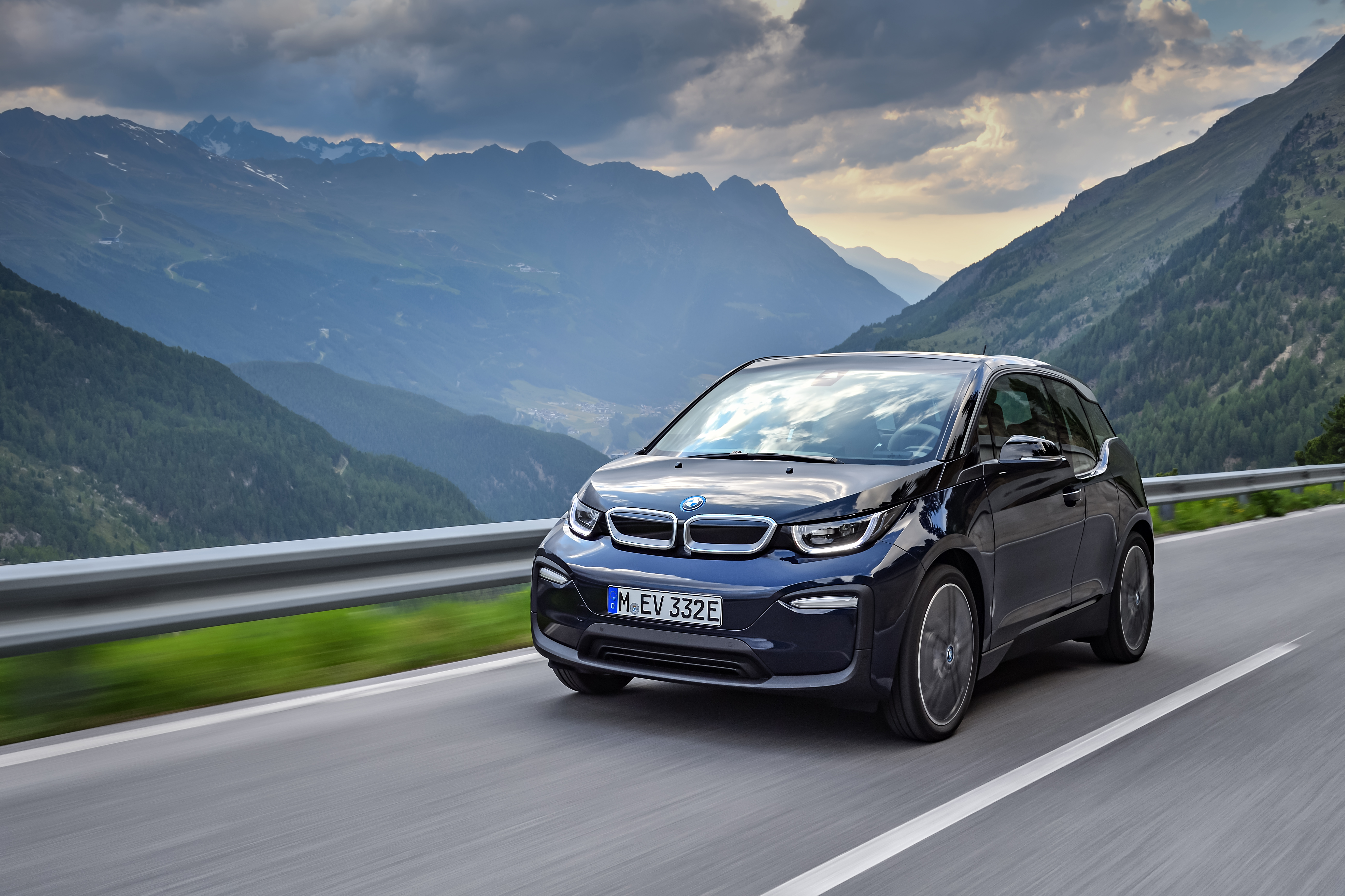 BMW i3 BEV: Singing the body electric