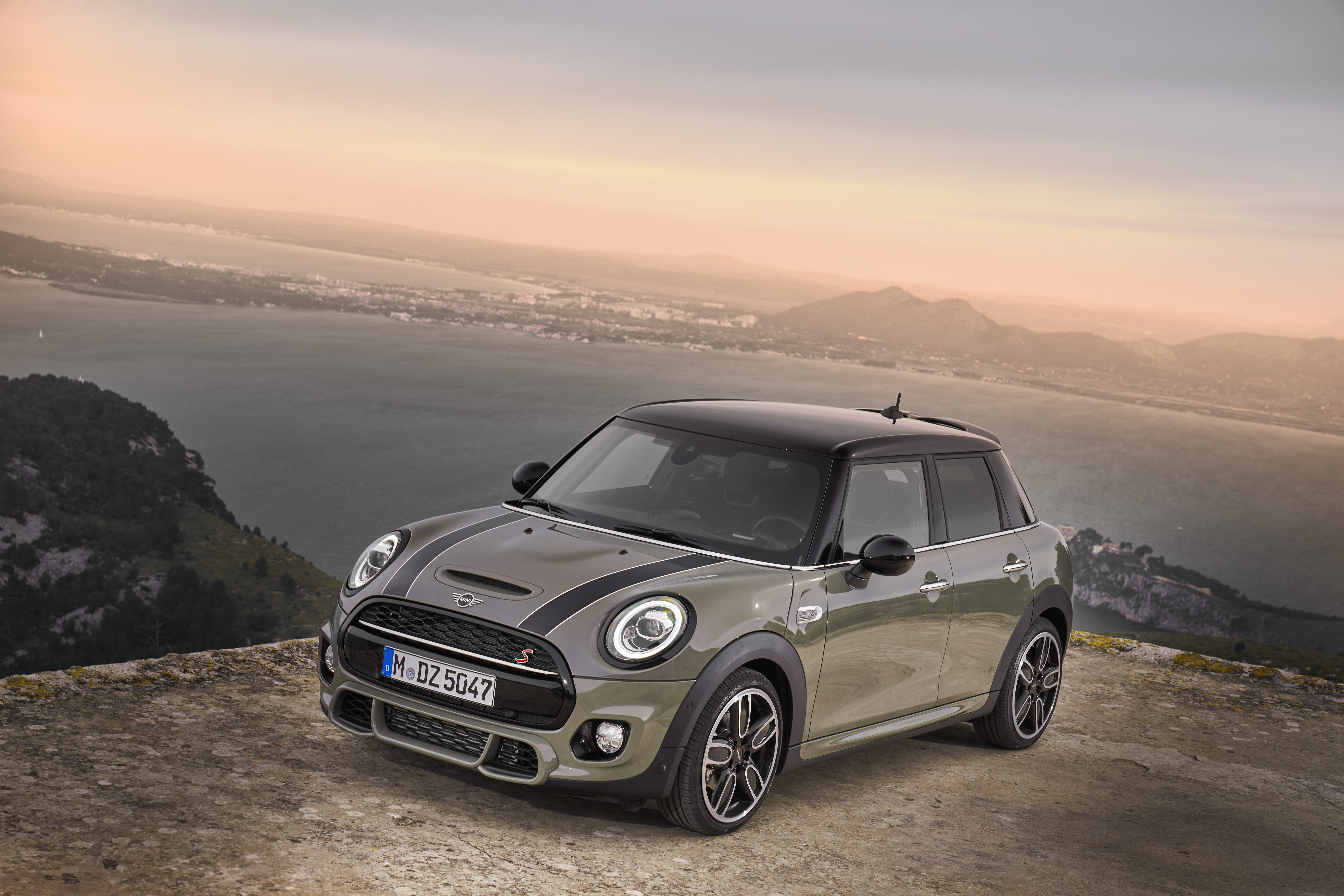Mini Cooper S 5-Door AT, Image supplied