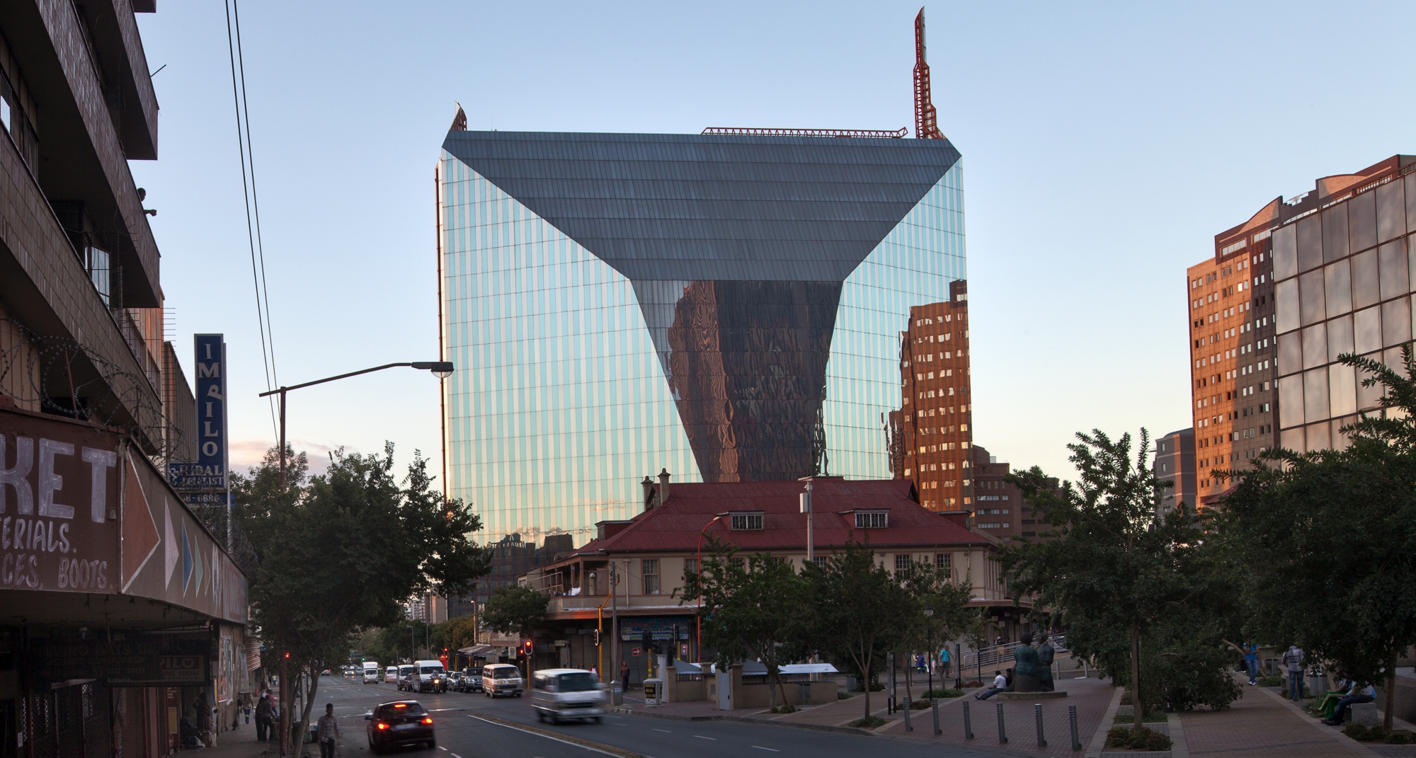 Structure & Culture (Episode 2): The diamond in Diagonal Street