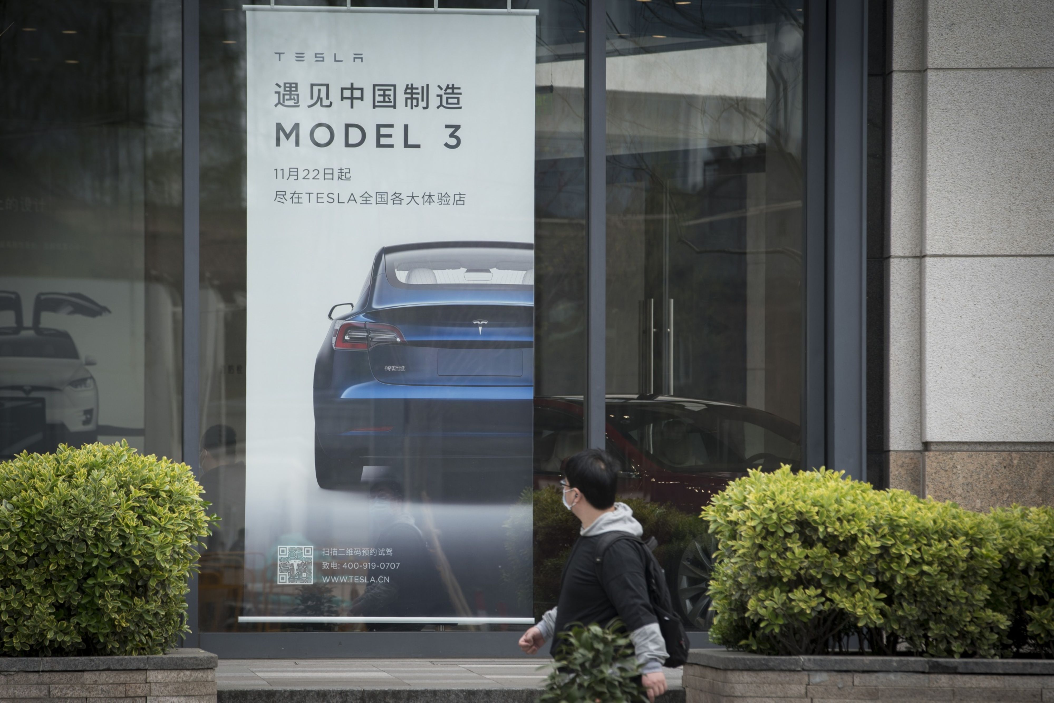Tesla Cars Banned by China’s Military on Concerns About Cameras