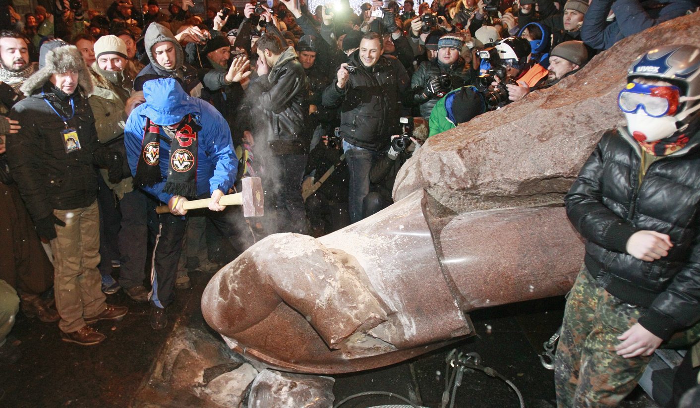 Ukraine: Protesters fell Lenin statue, tell president 'you're next'
