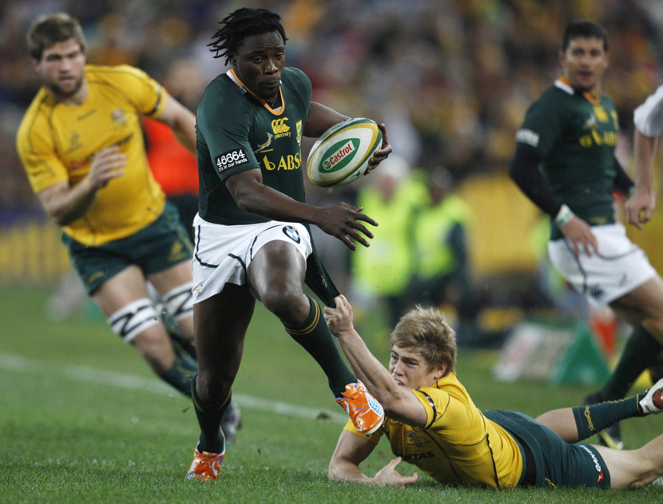 Mvovo of South Africa's Springboks is tackled by O'Connor of Australia's Wallabies during their Tri-Nations rugby union match in Sydney