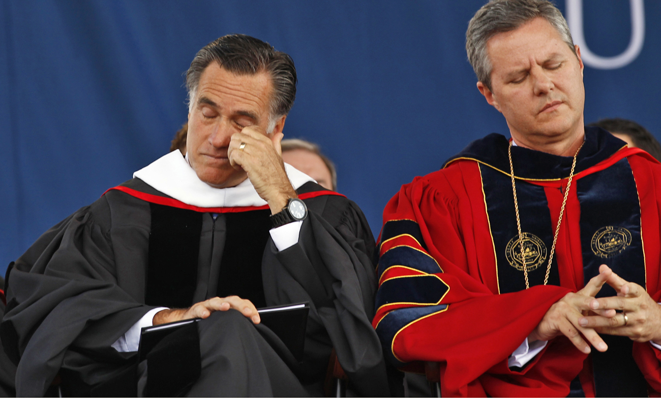 Romney seeks evangelical votes, opposes gay marriage