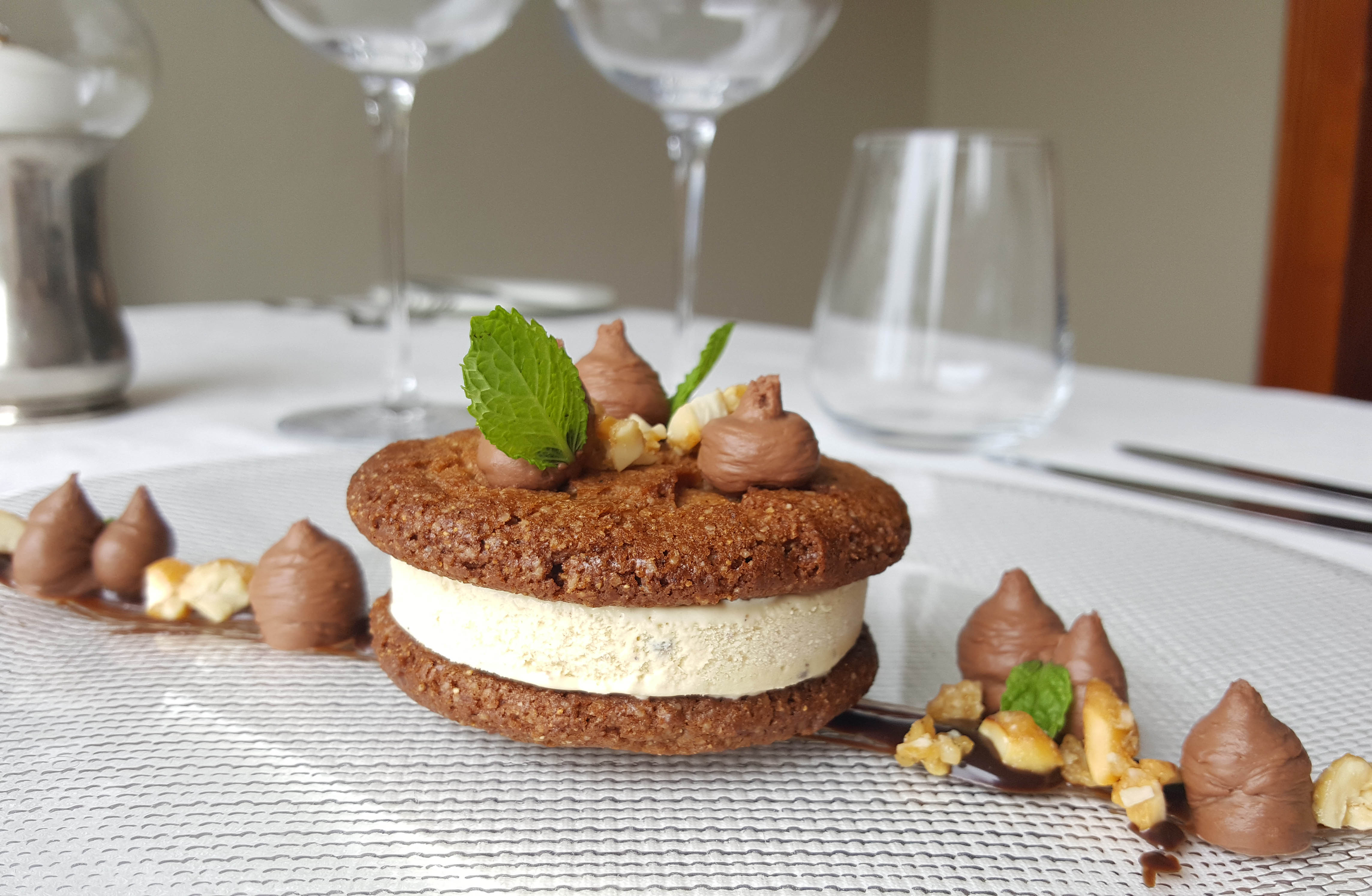 Let there be music, roses – and xigugu