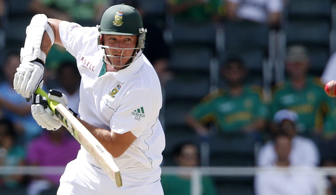 South Africa's Graeme Smith plays a shot during the second day of their first cricket test match against Pakistan in Johannesburg