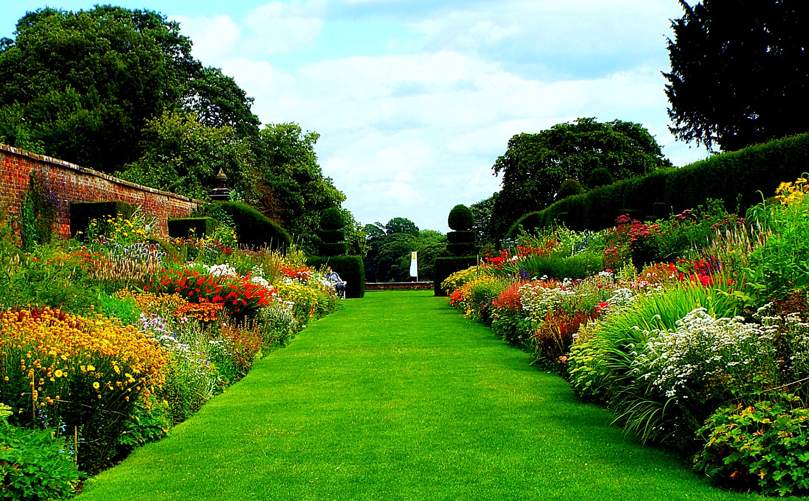 A perennial pleasure: On herbaceous and noble green borders