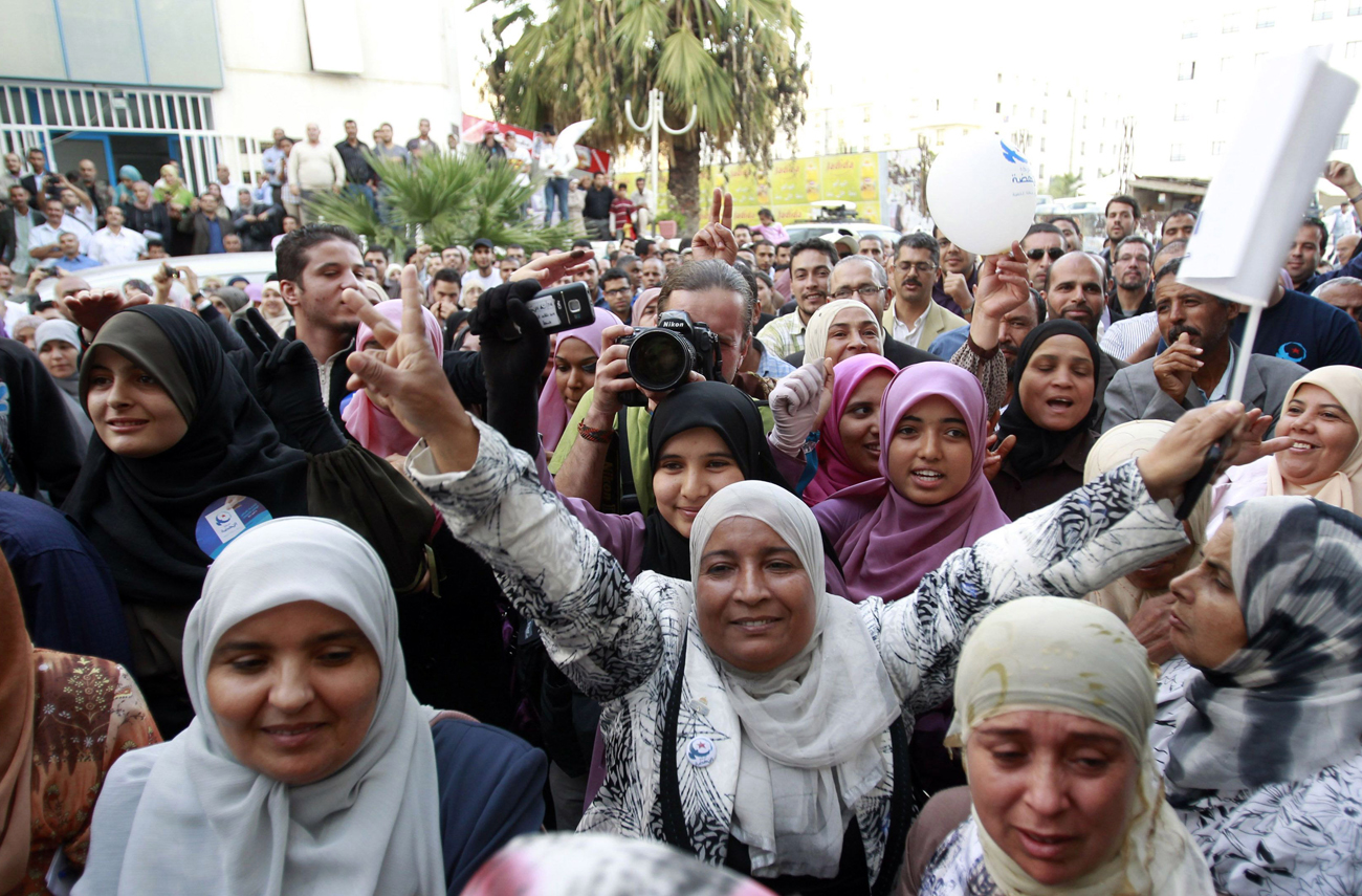 Moderate Islamist party looks set to win majority in Tunisian election