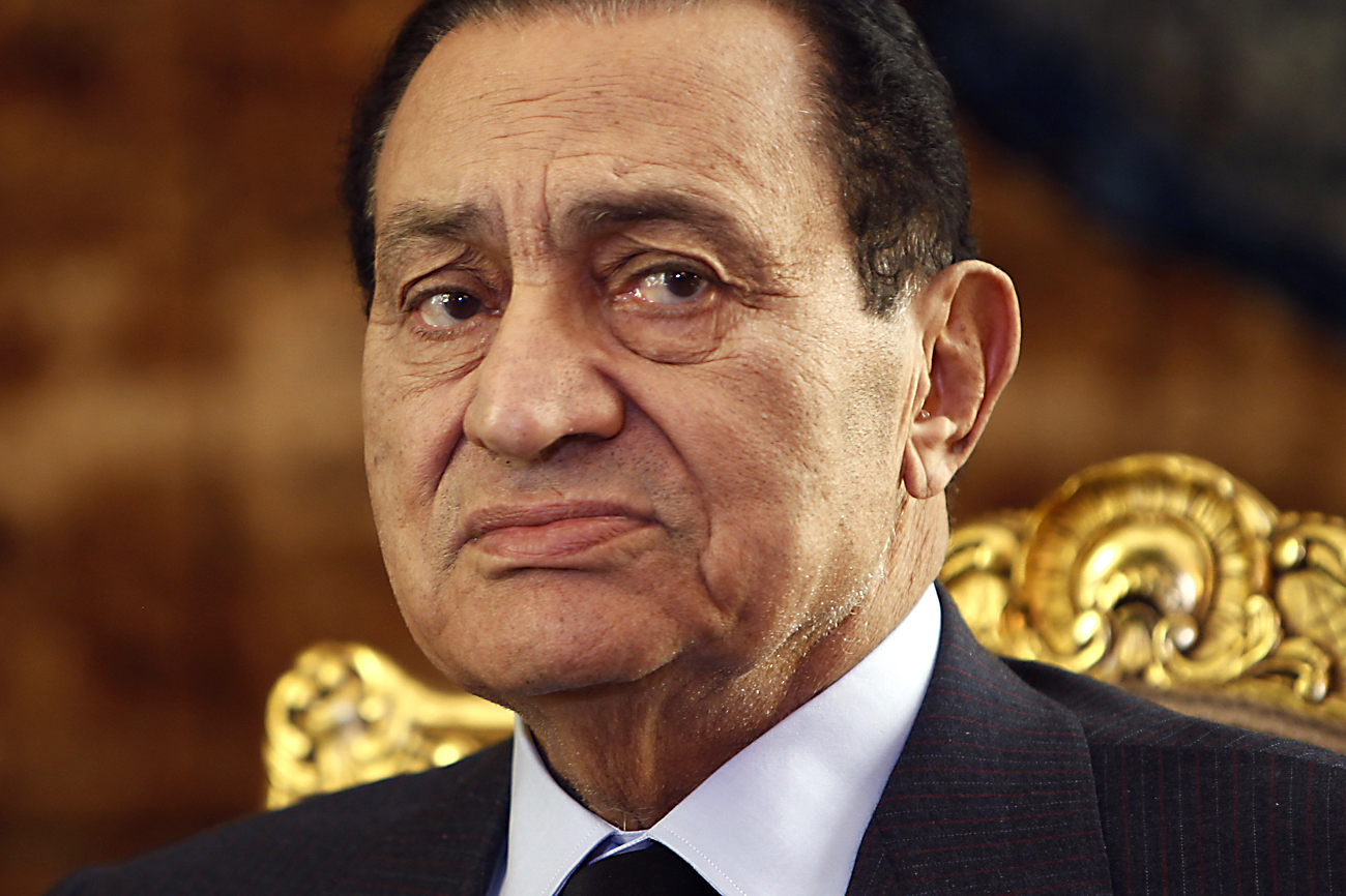 Egypt: Mubarak's personality cult delays the revolution