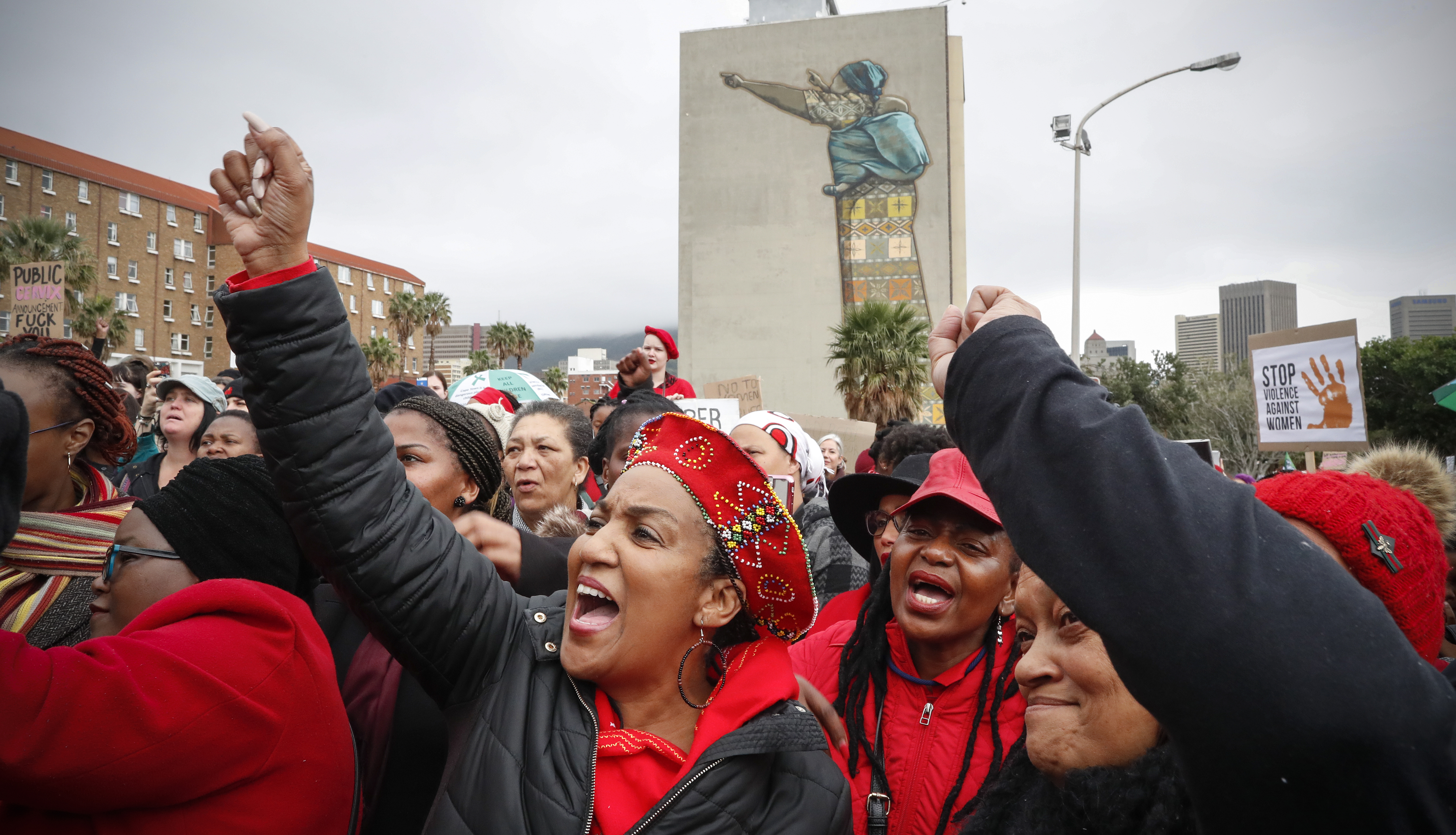 Police crime statistics: do they reflect the real reporting behaviour of victims?