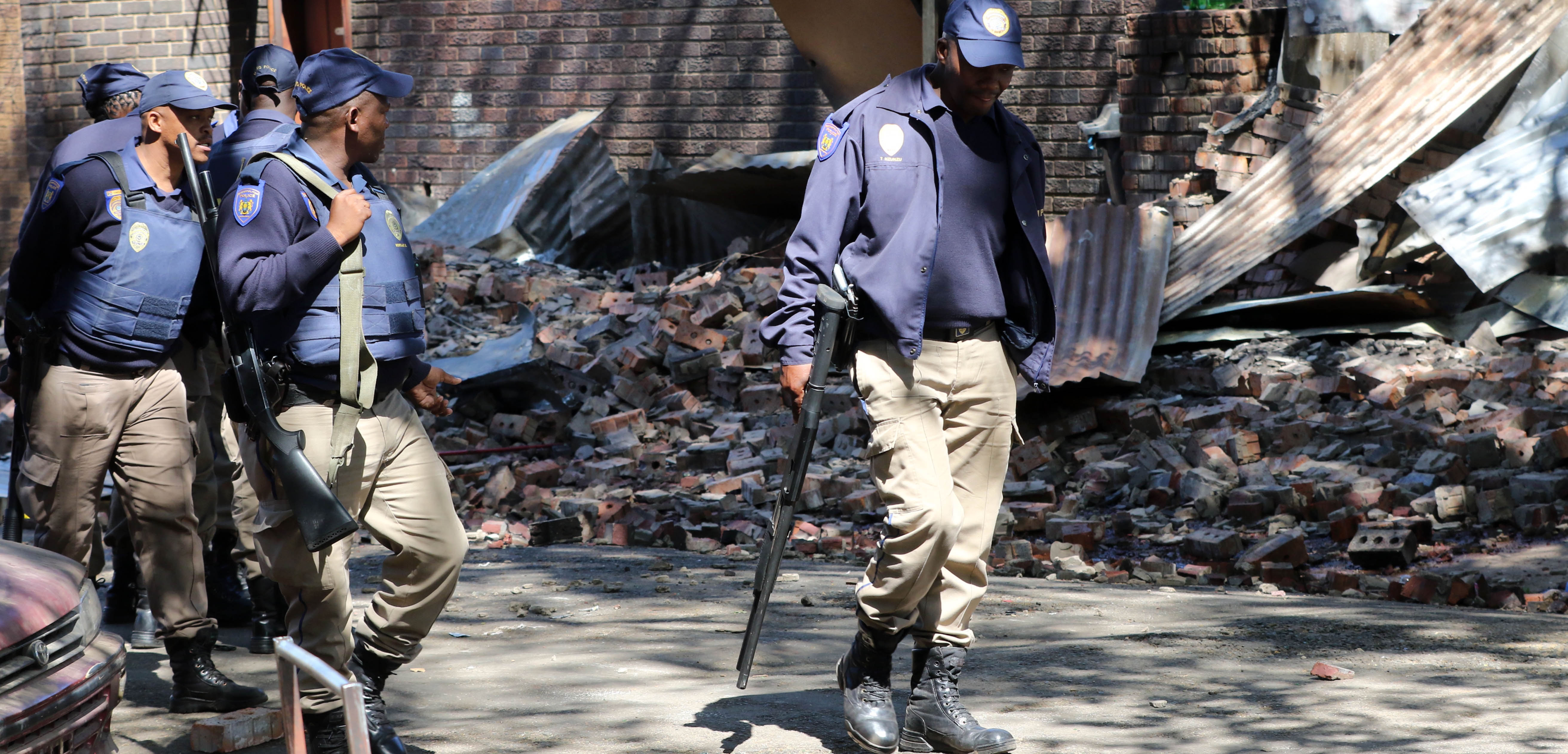 “Mabahambe, sesikhathele!” – They must leave, we have had enough