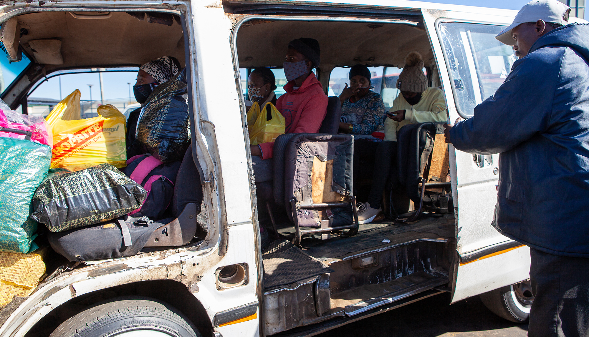 Passengers at risk of Covid-19 as taxi operators violate lockdown regulations