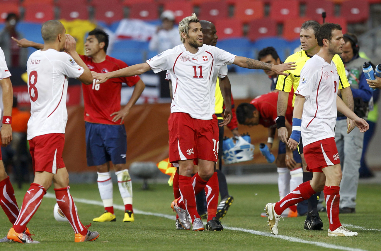 After a great battle, Chile defeat Switzerland, sort of. Yes, you guessed it, referee issues again