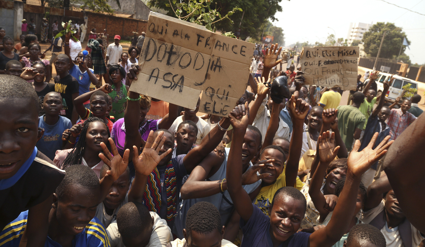 Celebrations in Central African Republic as leaders resign